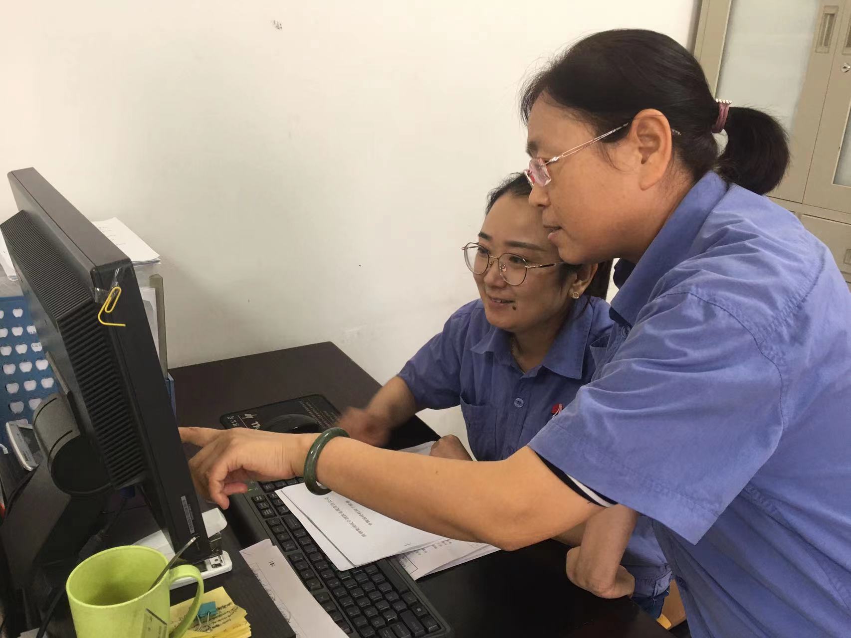 �C�Ϲ�����ϵġ�Ů��ʿ��