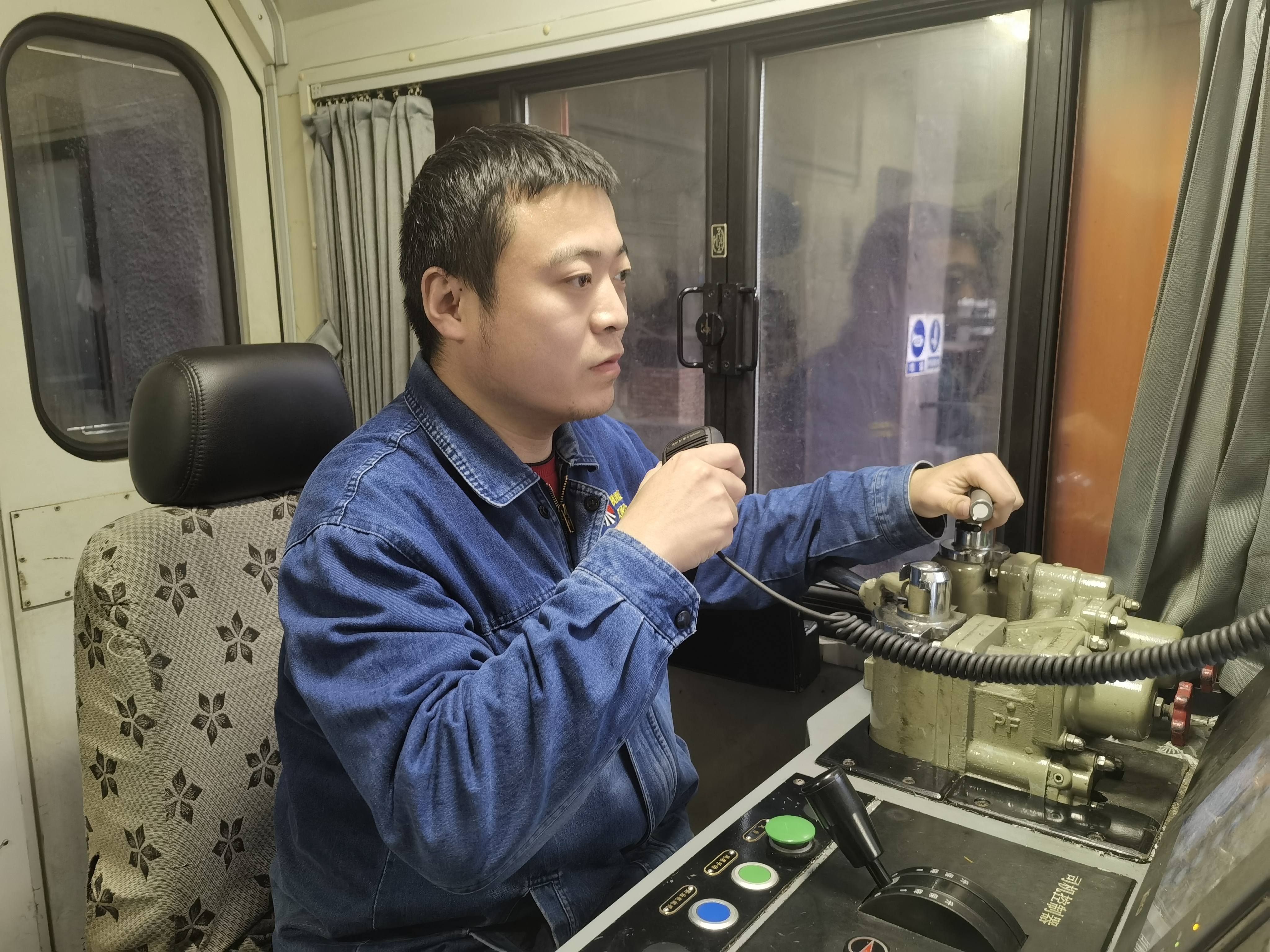 閃耀鋼城的“工裝藍” 閃耀鋼城的“工裝藍”