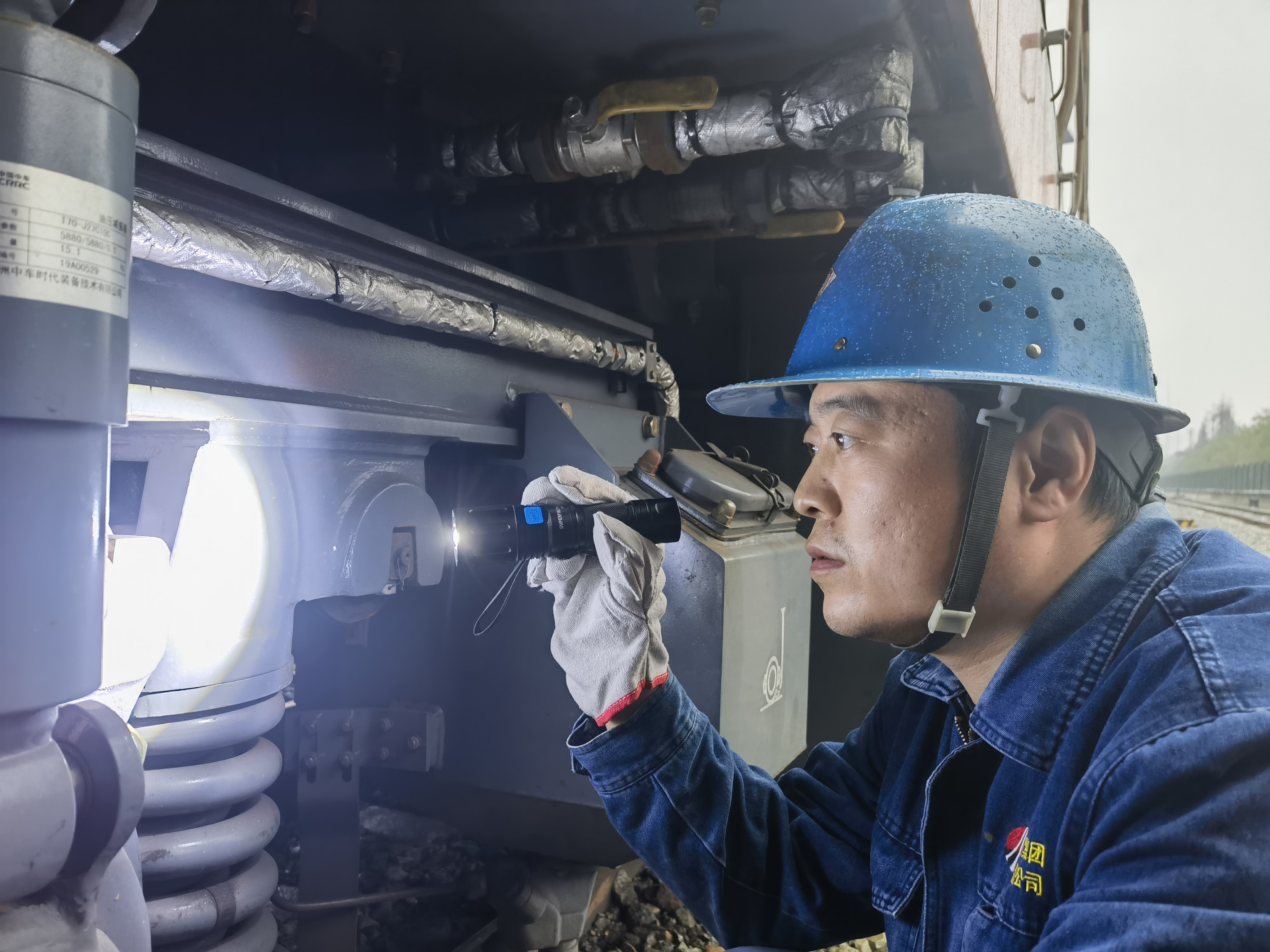 閃耀鋼城的“工裝藍” 閃耀鋼城的“工裝藍”