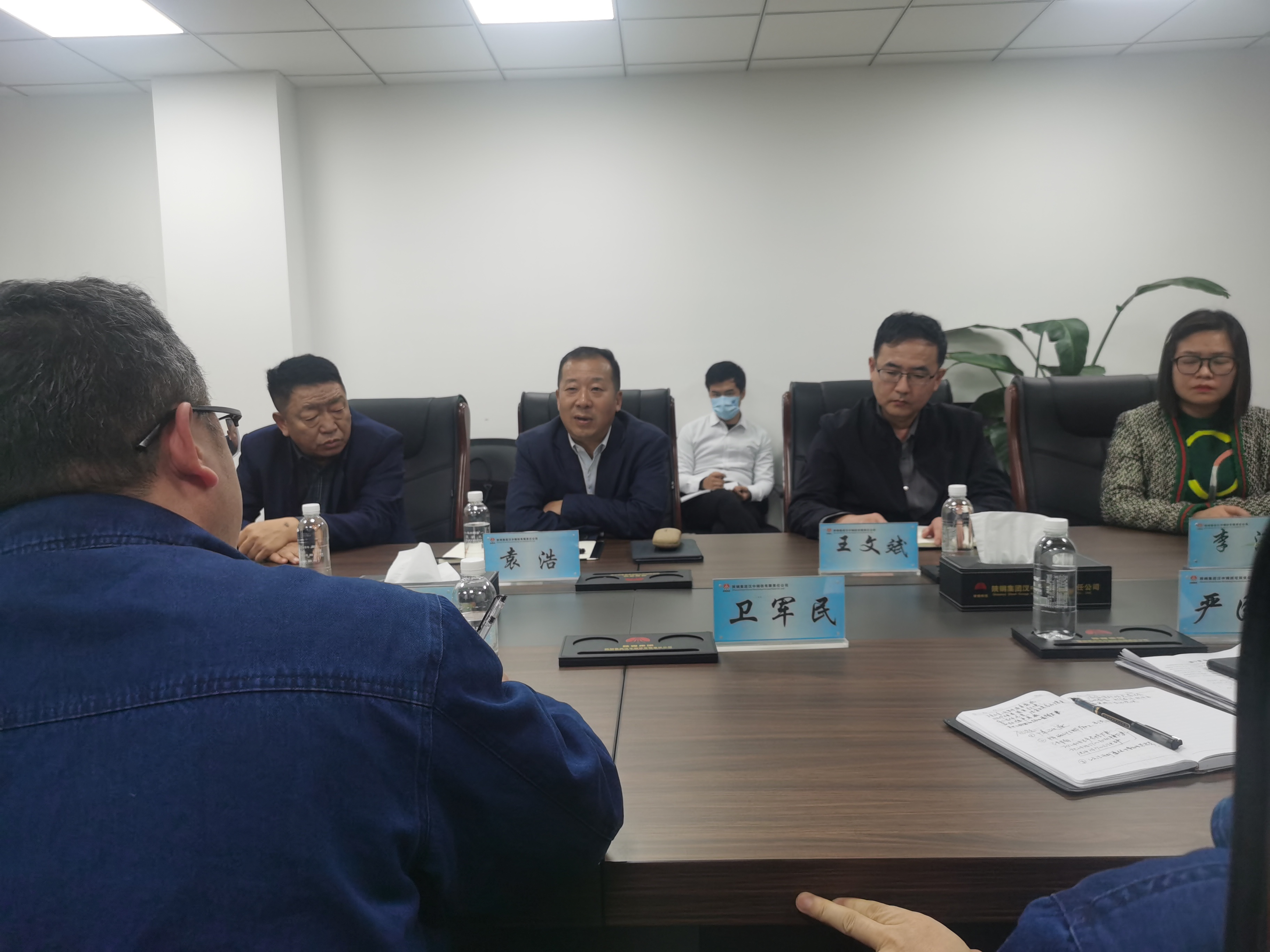 甘肅浩海煤化董事長馮對成,韓城公司常務副總經理袁浩一行到公司座談 甘肅浩海煤化董事長馮對成,韓城公司常務副總經理袁浩一行到公司座談