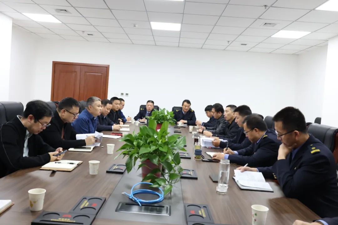 漢中市發(fā)改委鐵運辦主任李春松一行到公司調(diào)研座談 漢中市發(fā)改委鐵運辦主任李春松一行到公司調(diào)研座談