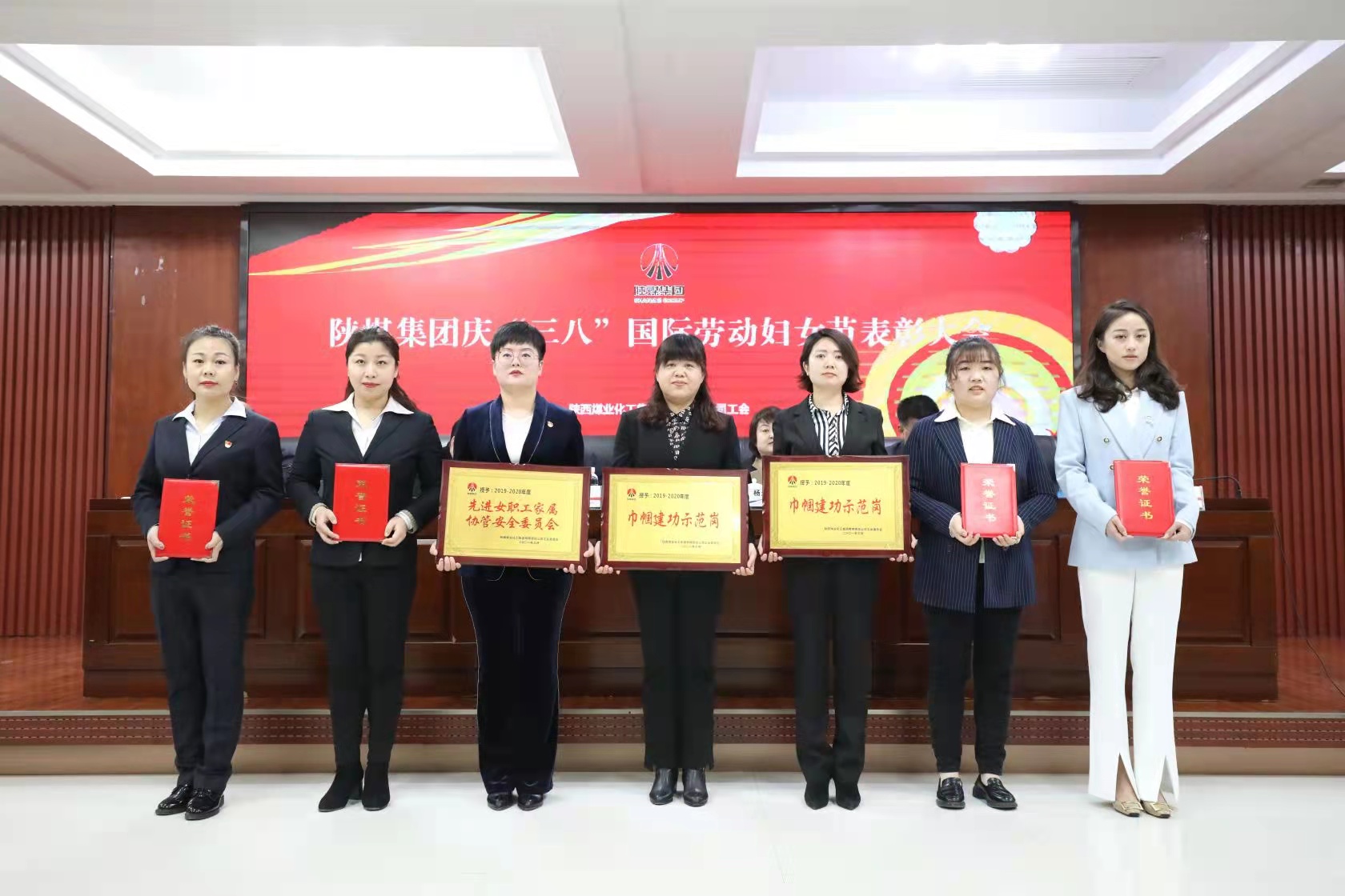 風(fēng)景這邊獨(dú)好!看她們?nèi)绾巍百x能”企業(yè)發(fā)展 風(fēng)景這邊獨(dú)好!看她們?nèi)绾巍百x能”企業(yè)發(fā)展