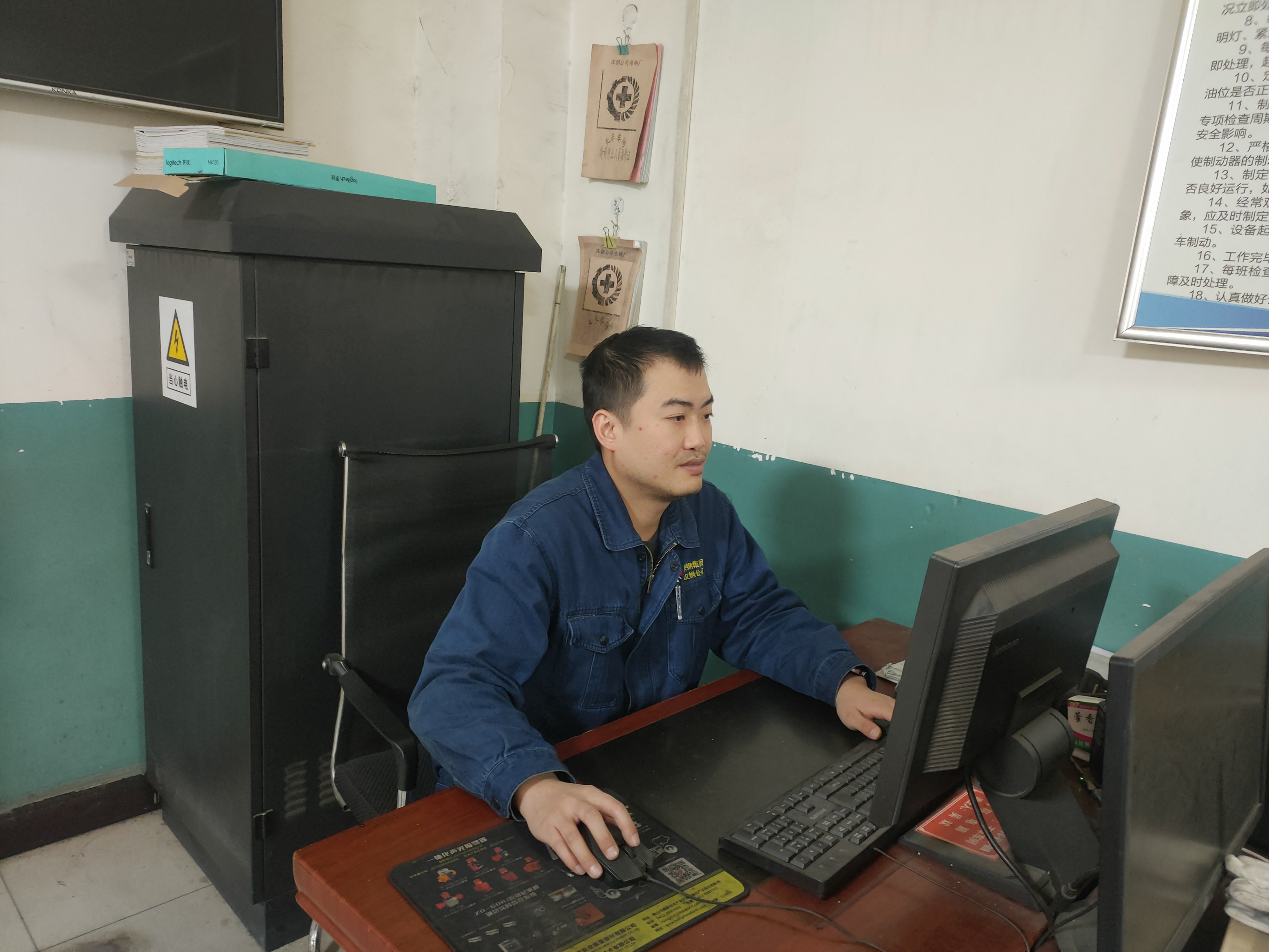 汗水澆鑄熱血 奮斗譜寫(xiě)華章 汗水澆鑄熱血 奮斗譜寫(xiě)華章