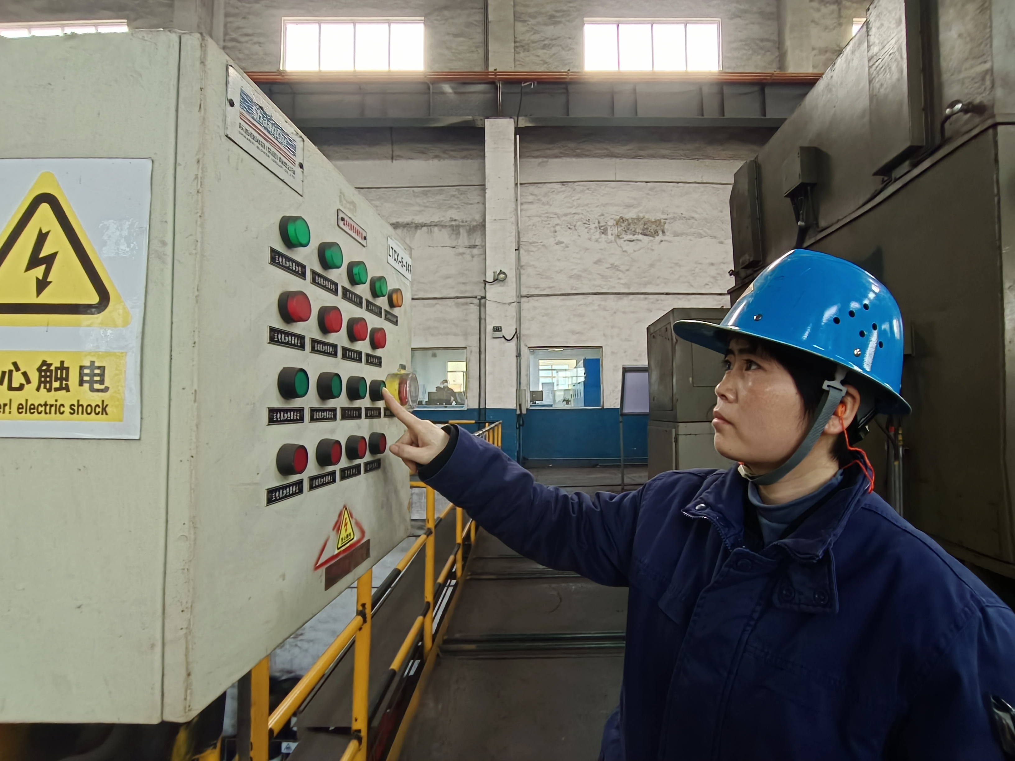 綻放在鋼城里的“冬日玫瑰” 綻放在鋼城里的“冬日玫瑰”