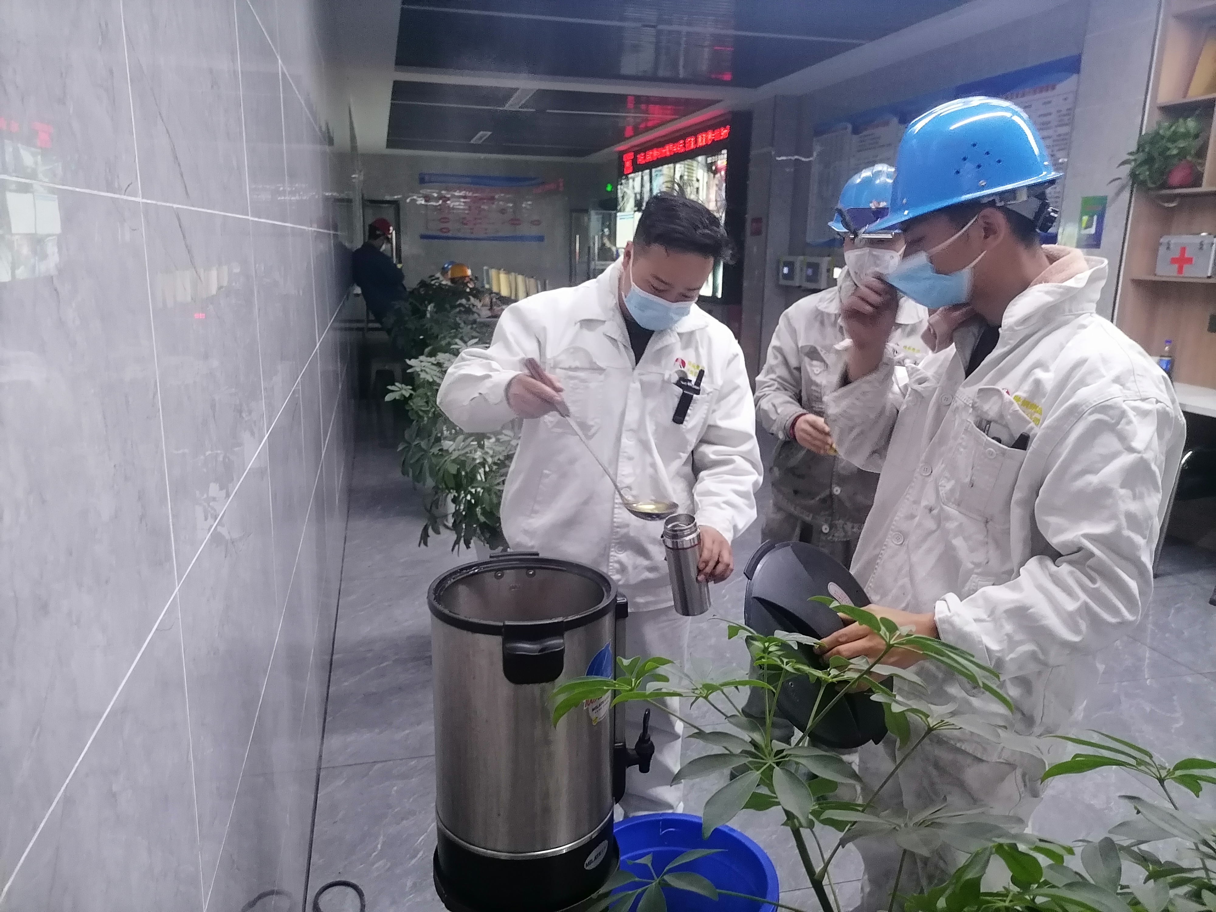 �R���������� ����������ƽ��Խ��