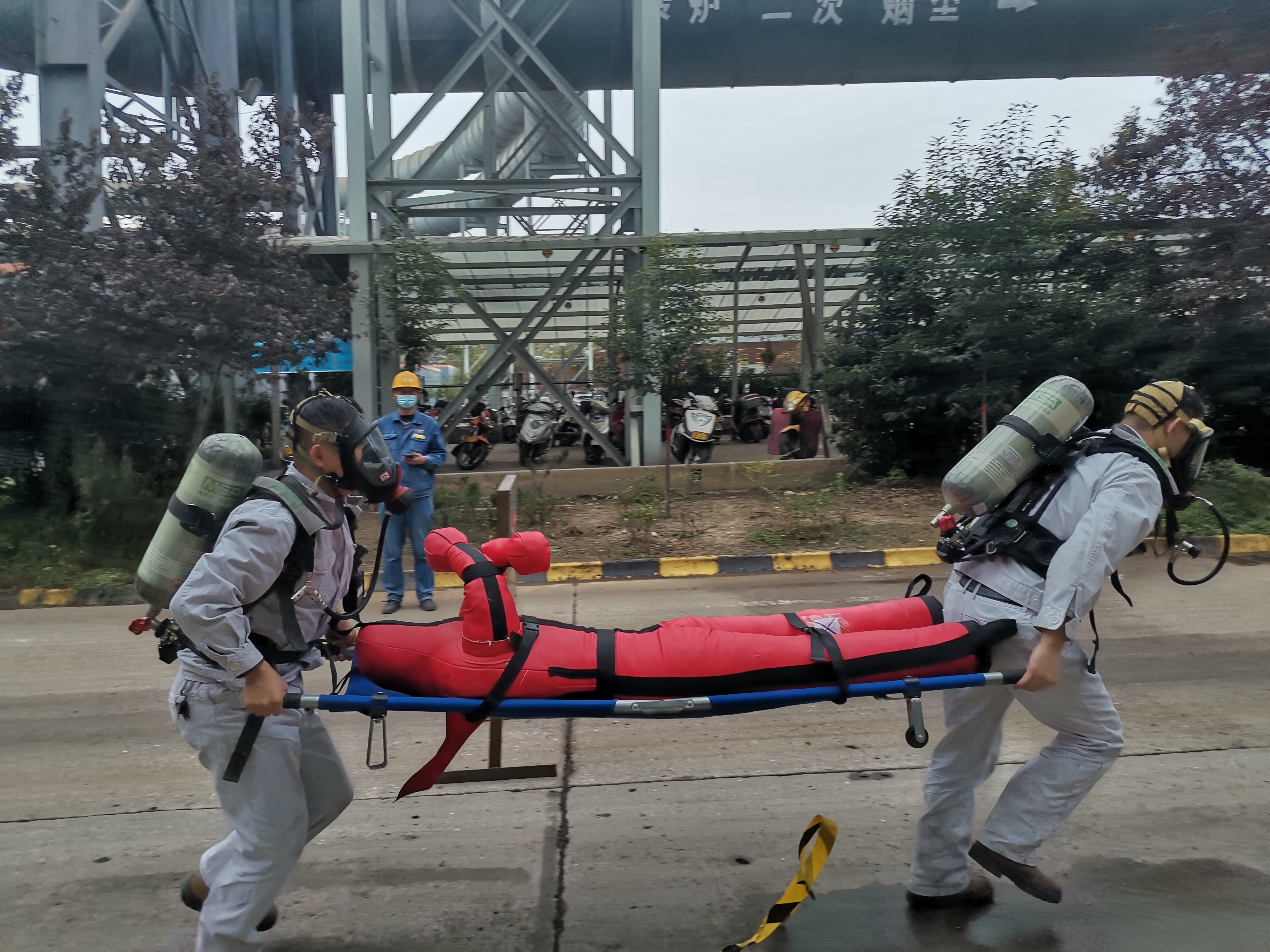 �R���������� ����������ƽ��Խ��