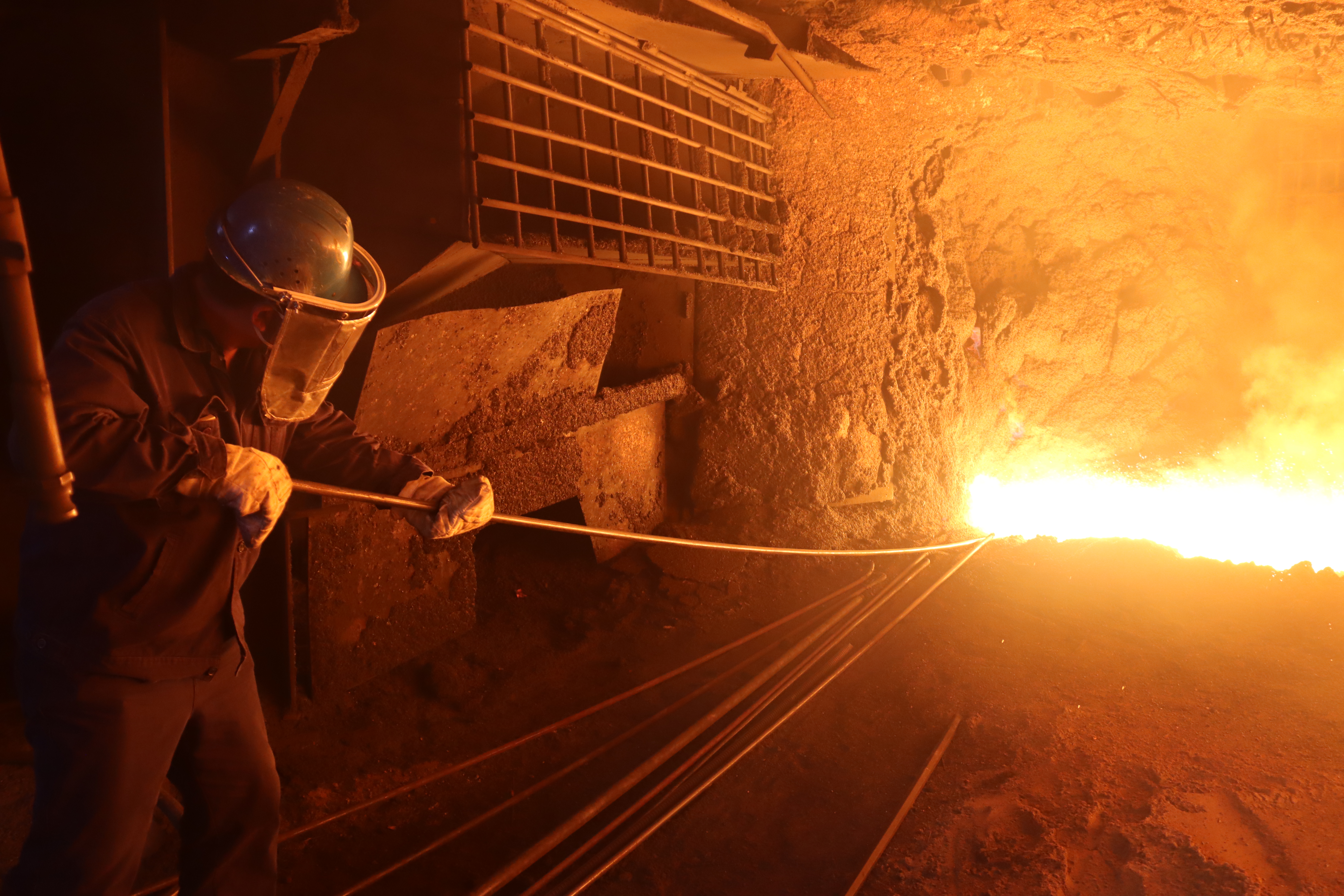 闊步新征程,奮發煉鐵人 闊步新征程,奮發煉鐵人