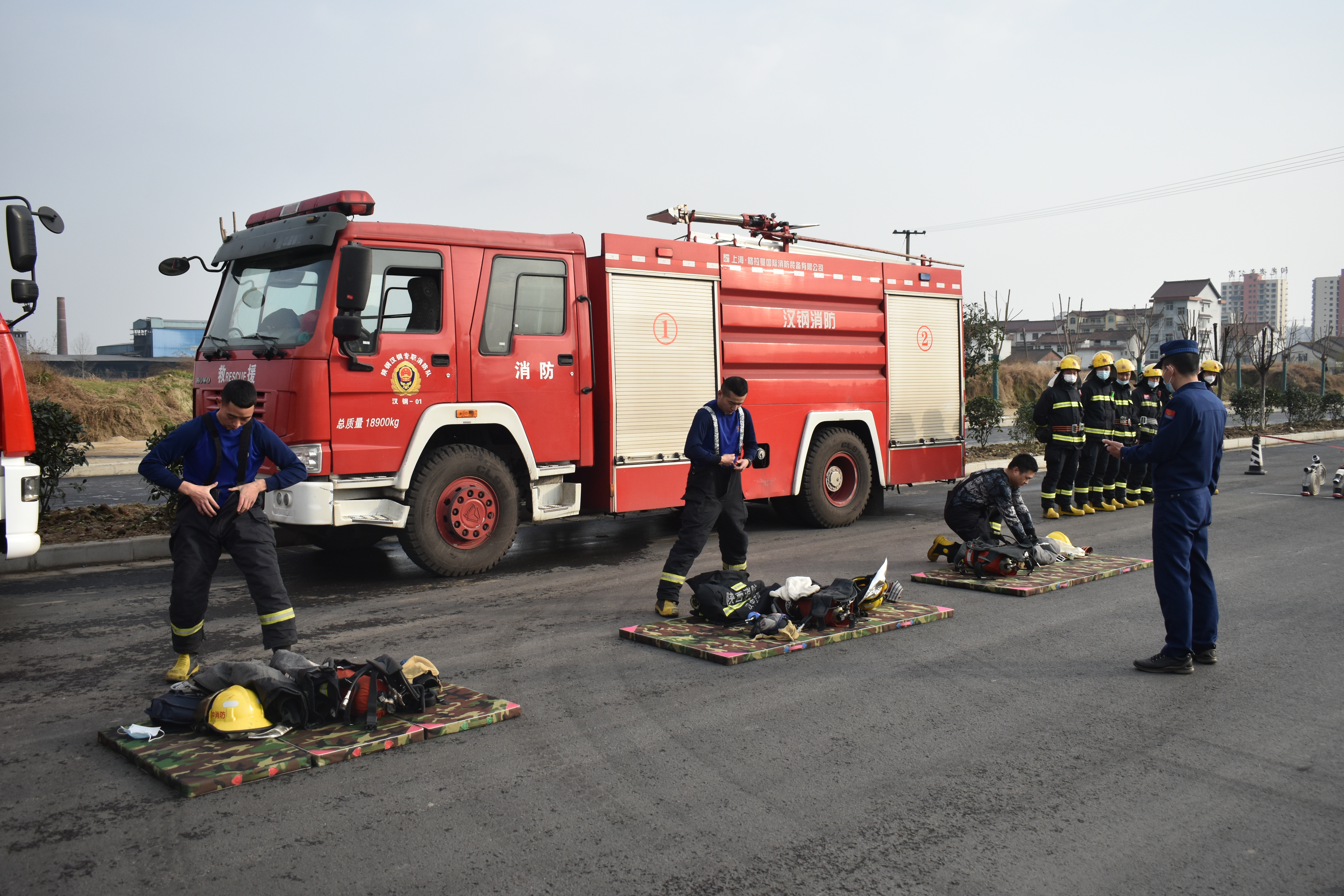 地企聯勤 消防比武“燃”起來 地企聯勤 消防比武“燃”起來