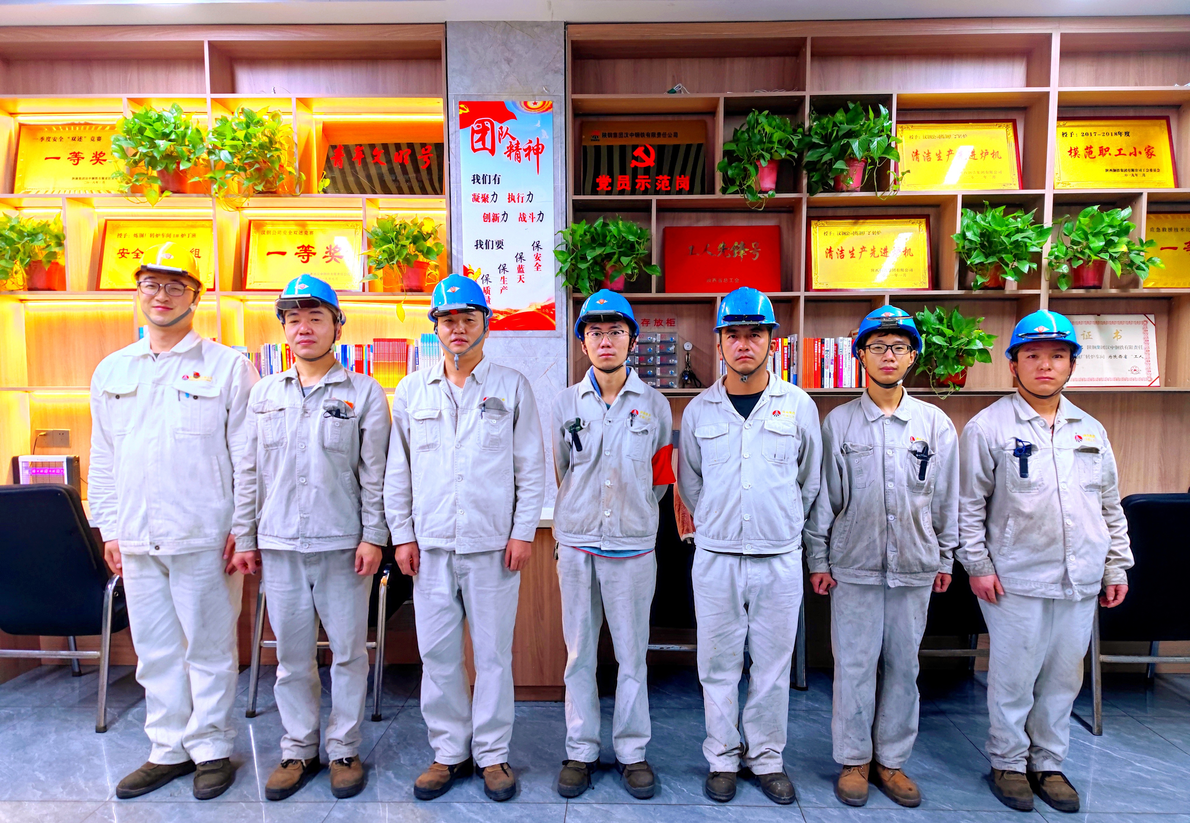 安全生產,青年當先,我們是“全國青年安全生產示范崗”! 安全生產,青年當先,我們是“全國青年安全生產示范崗”!