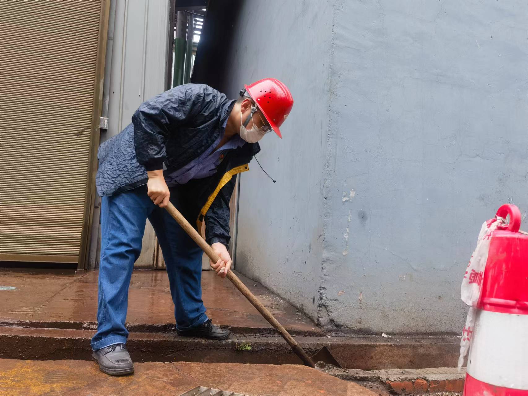 把“黨員”身份亮在生產(chǎn)一線 把“黨員”身份亮在生產(chǎn)一線