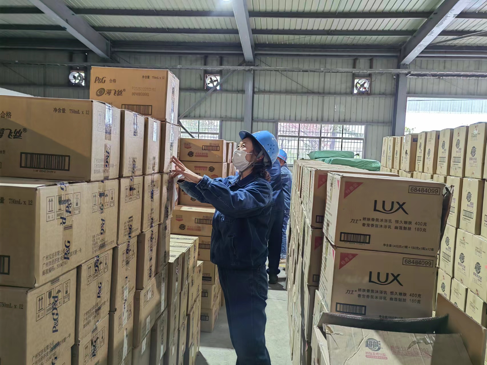 沐浴春光,庫房里盛開了別樣的“花” 沐浴春光,庫房里盛開了別樣的“花”