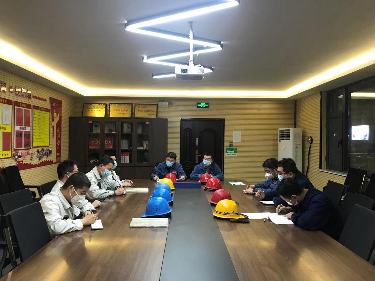 �۽���С�пڡ����R�۽���΢����