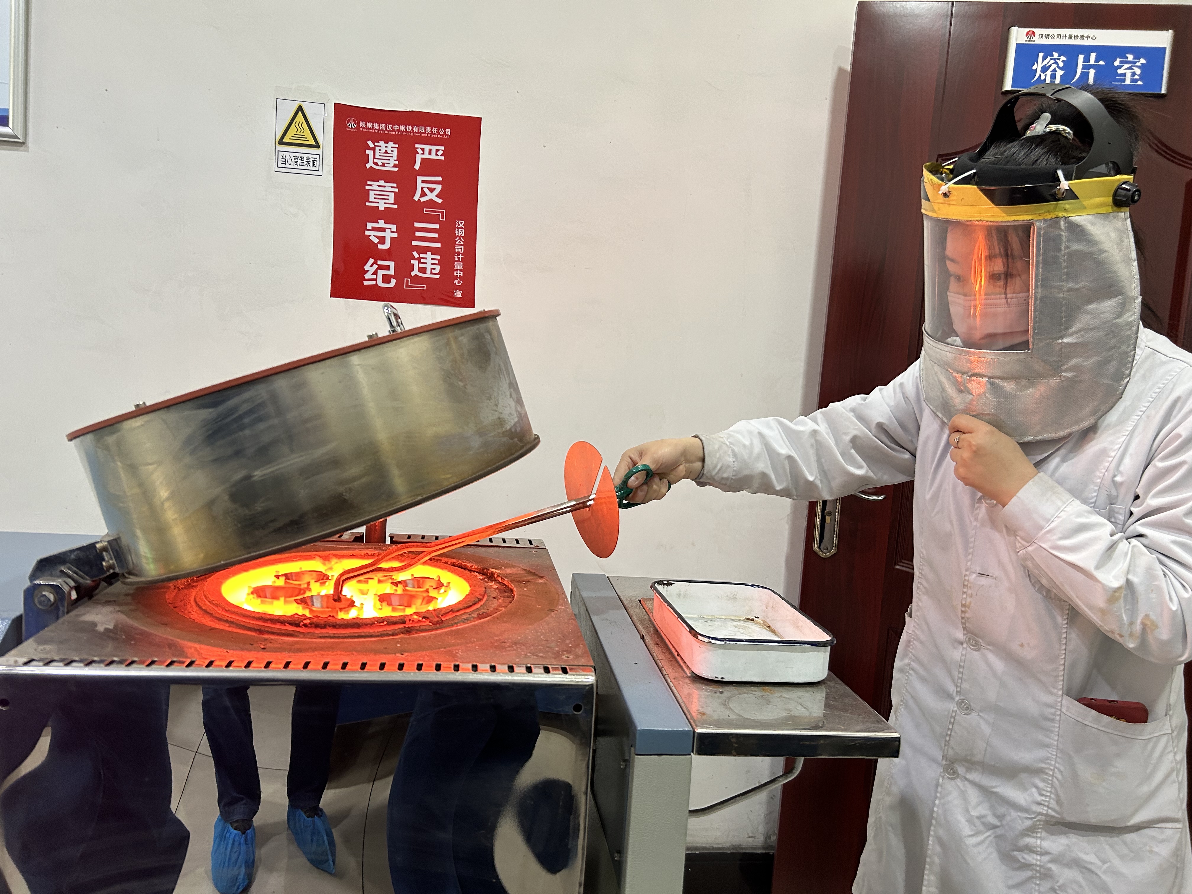 在鋼鐵中盛放“女人花” 在鋼鐵中盛放“女人花”