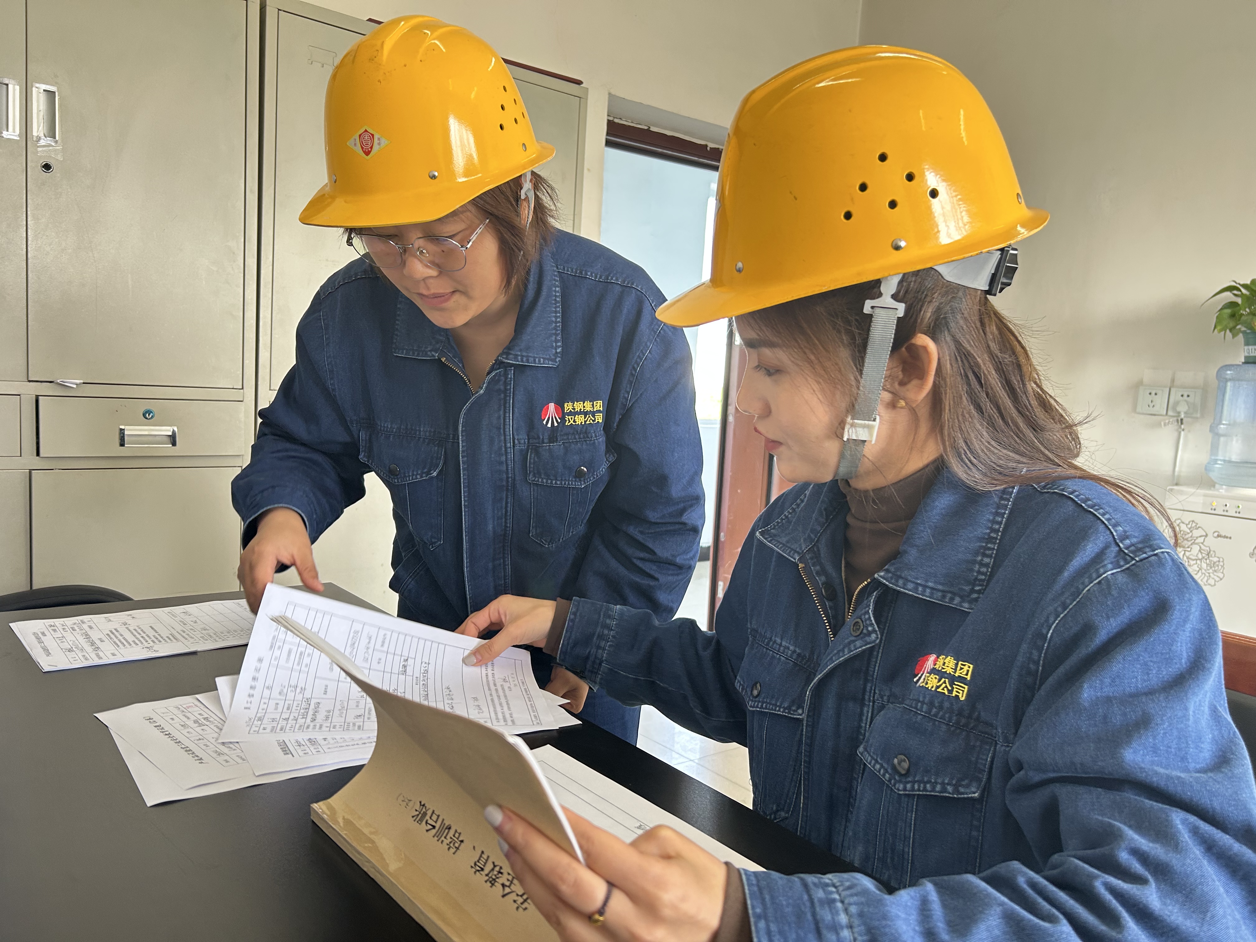 在鋼鐵中盛放“女人花” 在鋼鐵中盛放“女人花”