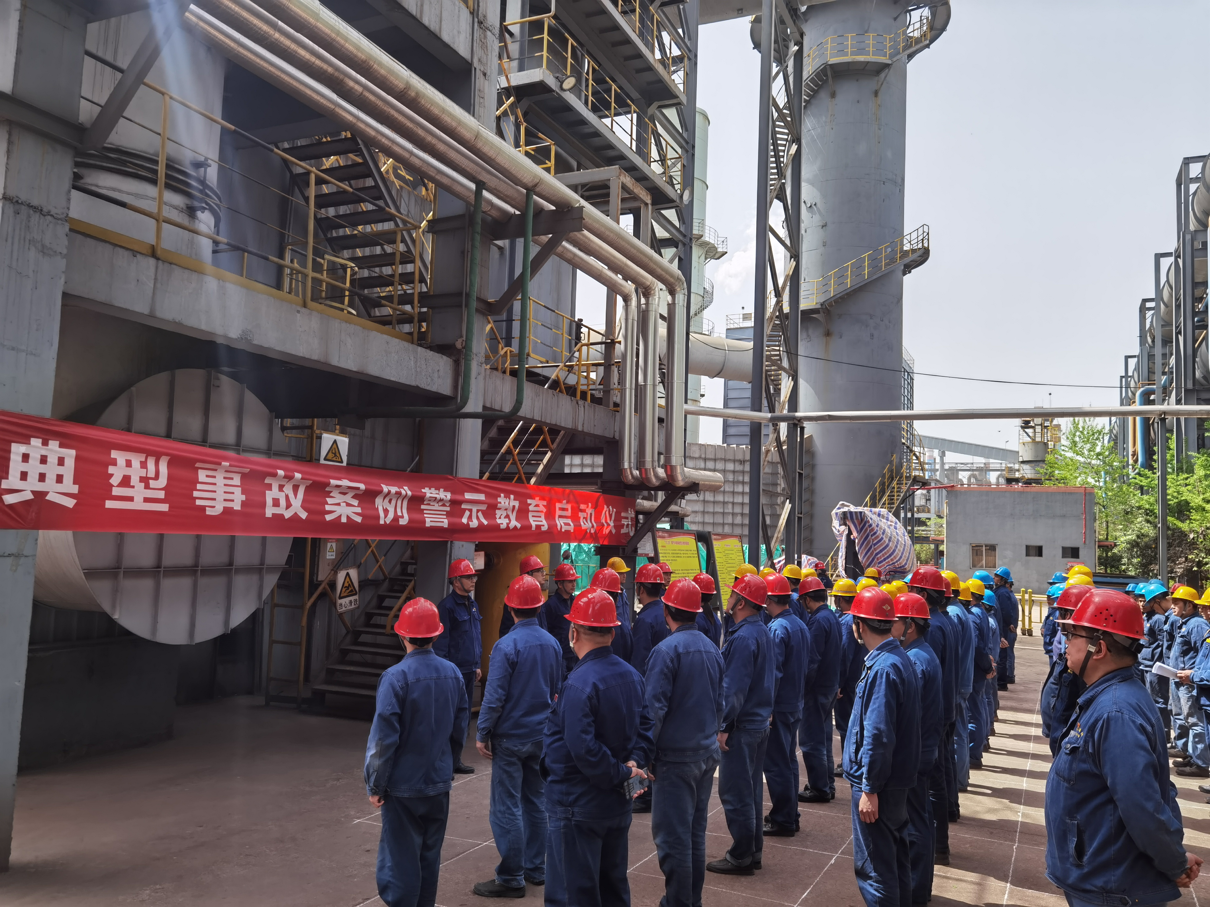 人手一份“安全套餐”,讓安全管理穩(wěn)上“快車道” 人手一份“安全套餐”,讓安全管理穩(wěn)上“快車道”