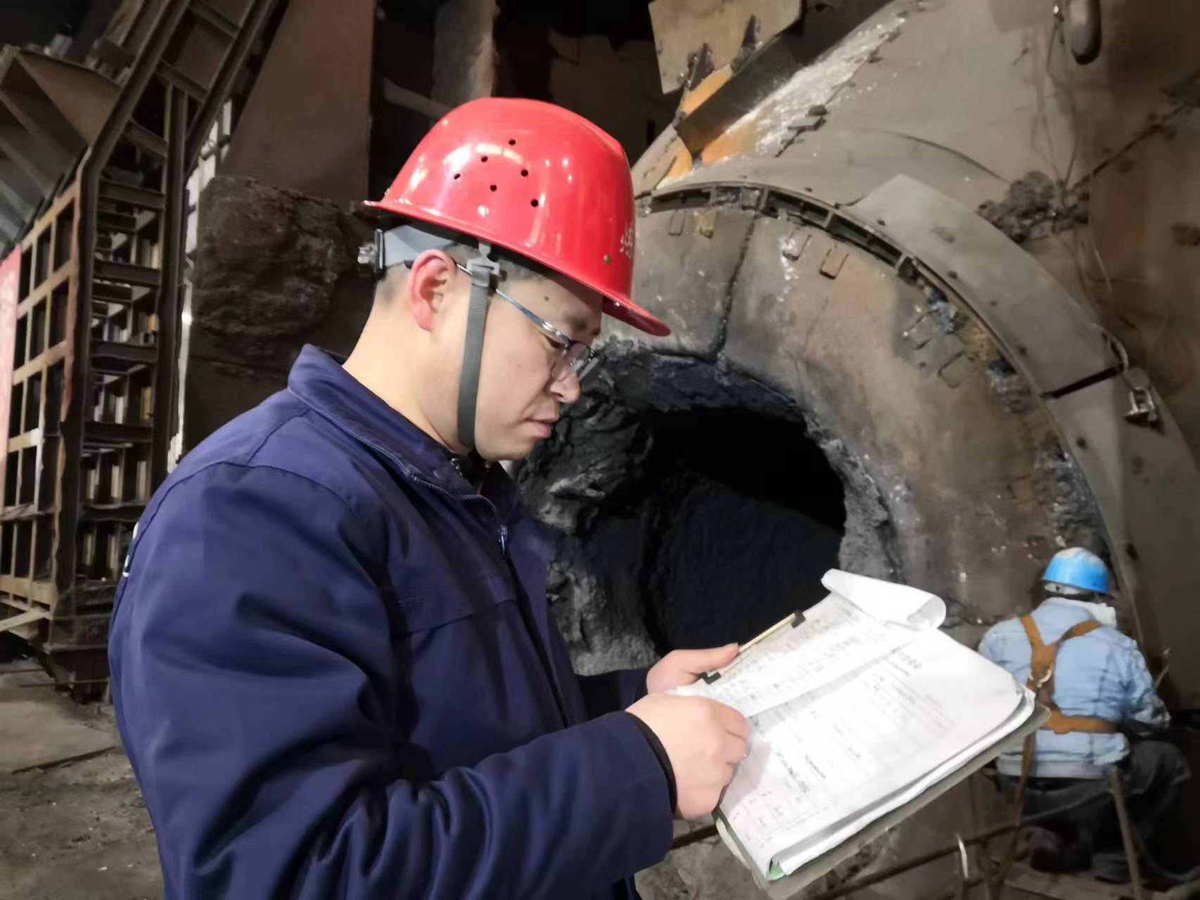 人手一份“安全套餐”,讓安全管理穩(wěn)上“快車道” 人手一份“安全套餐”,讓安全管理穩(wěn)上“快車道”