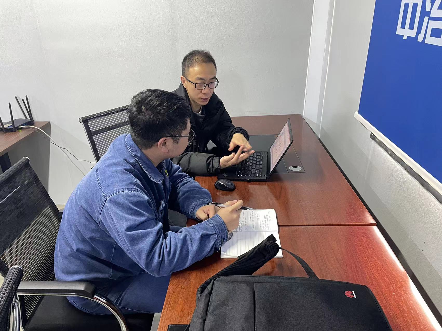 �^�����ഺ���к��S��������С�M���Lӛ