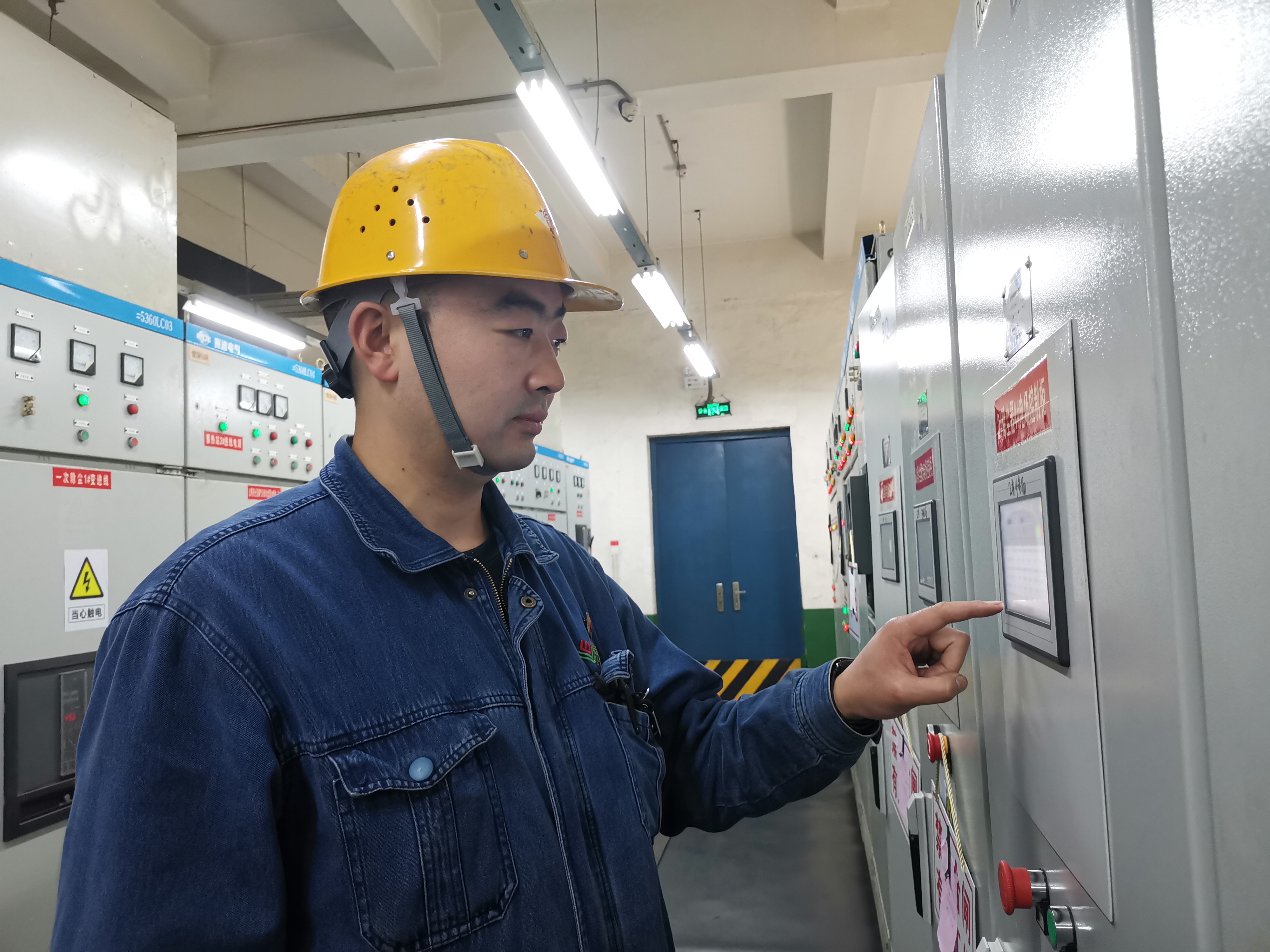 出彩正青春 建功正當時 ——記陜鋼集團2021-2022年度“青年崗位建功能手”李根 出彩正青春 建功正當時 ——記陜鋼集團2021-2022年度“青年崗位建功能手”李根