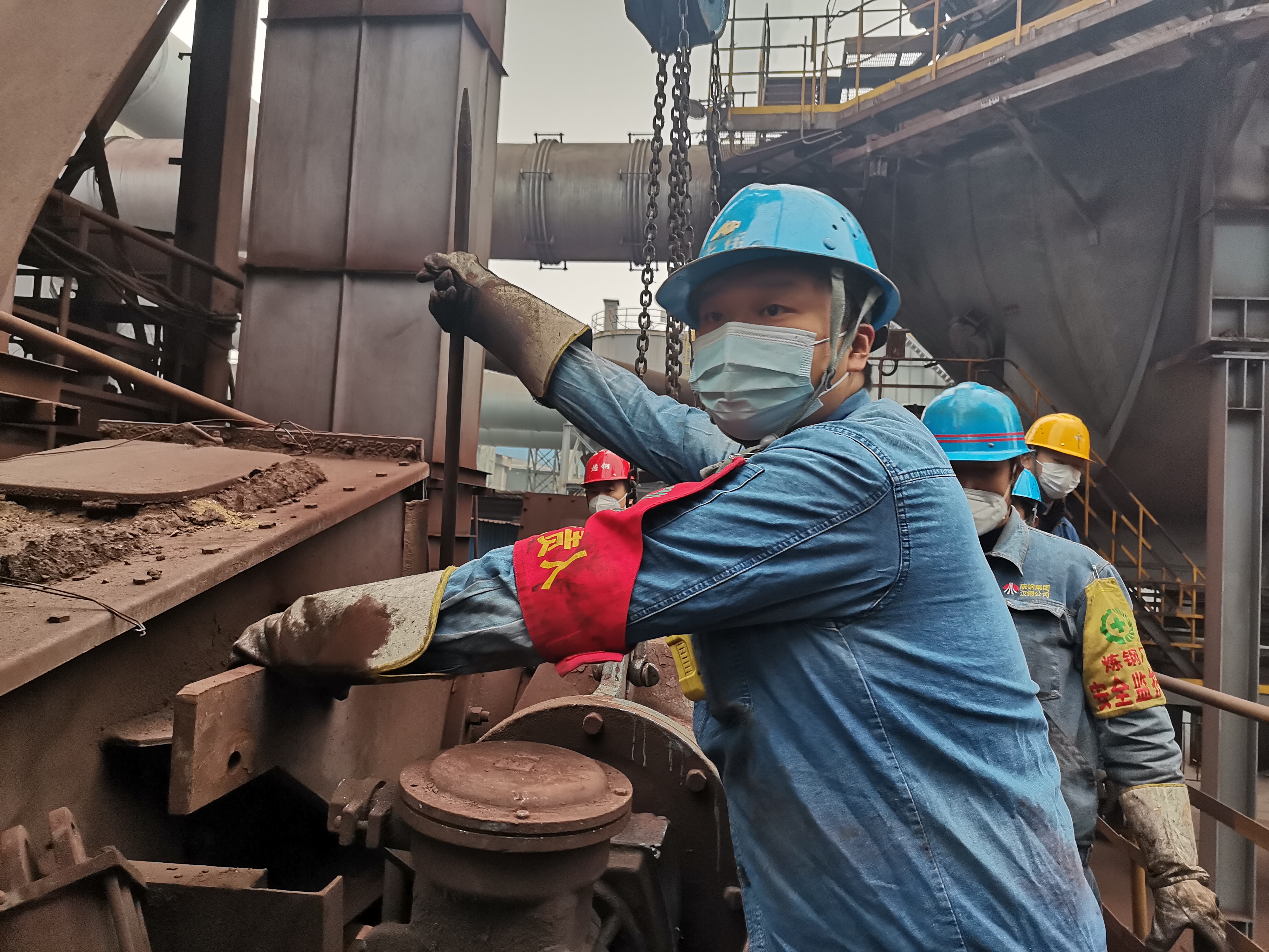 用奮斗的姿態(tài)畫出檢修最美“敬業(yè)福” 用奮斗的姿態(tài)畫出檢修最美“敬業(yè)福”