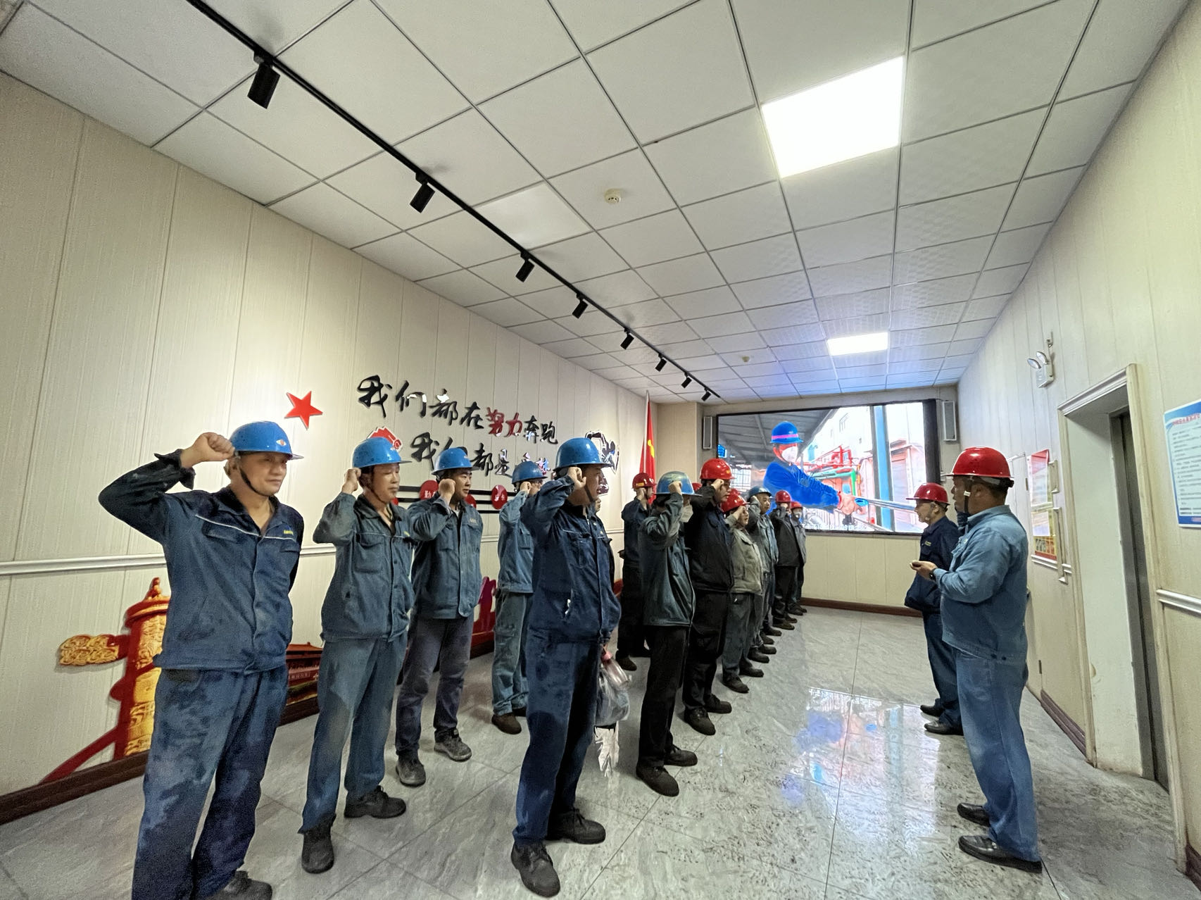 “滿格”狀態(tài) 書寫檢修安全“大文章” “滿格”狀態(tài) 書寫檢修安全“大文章”