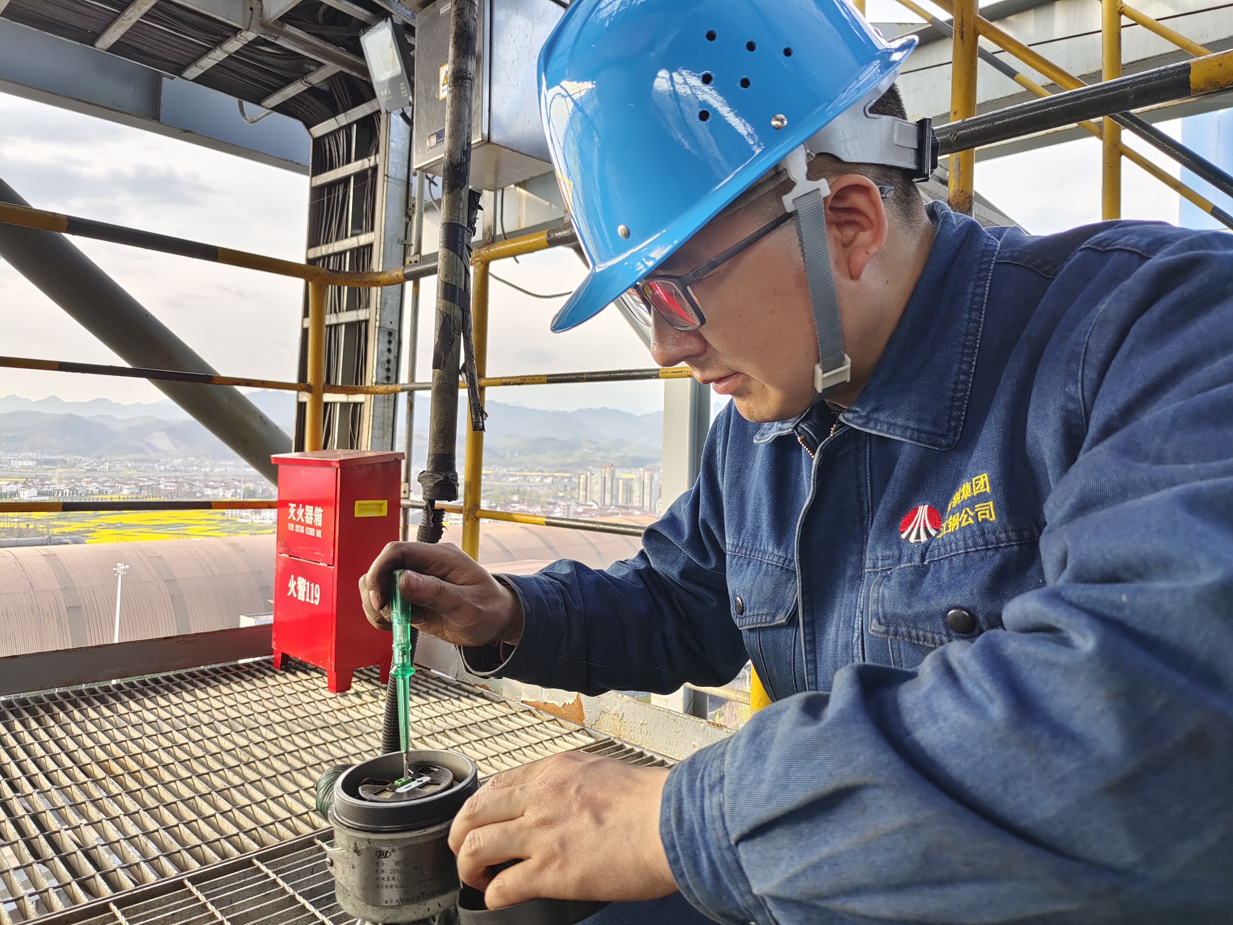 他,“輕裝”上陣“挑大梁” 他,“輕裝”上陣“挑大梁”