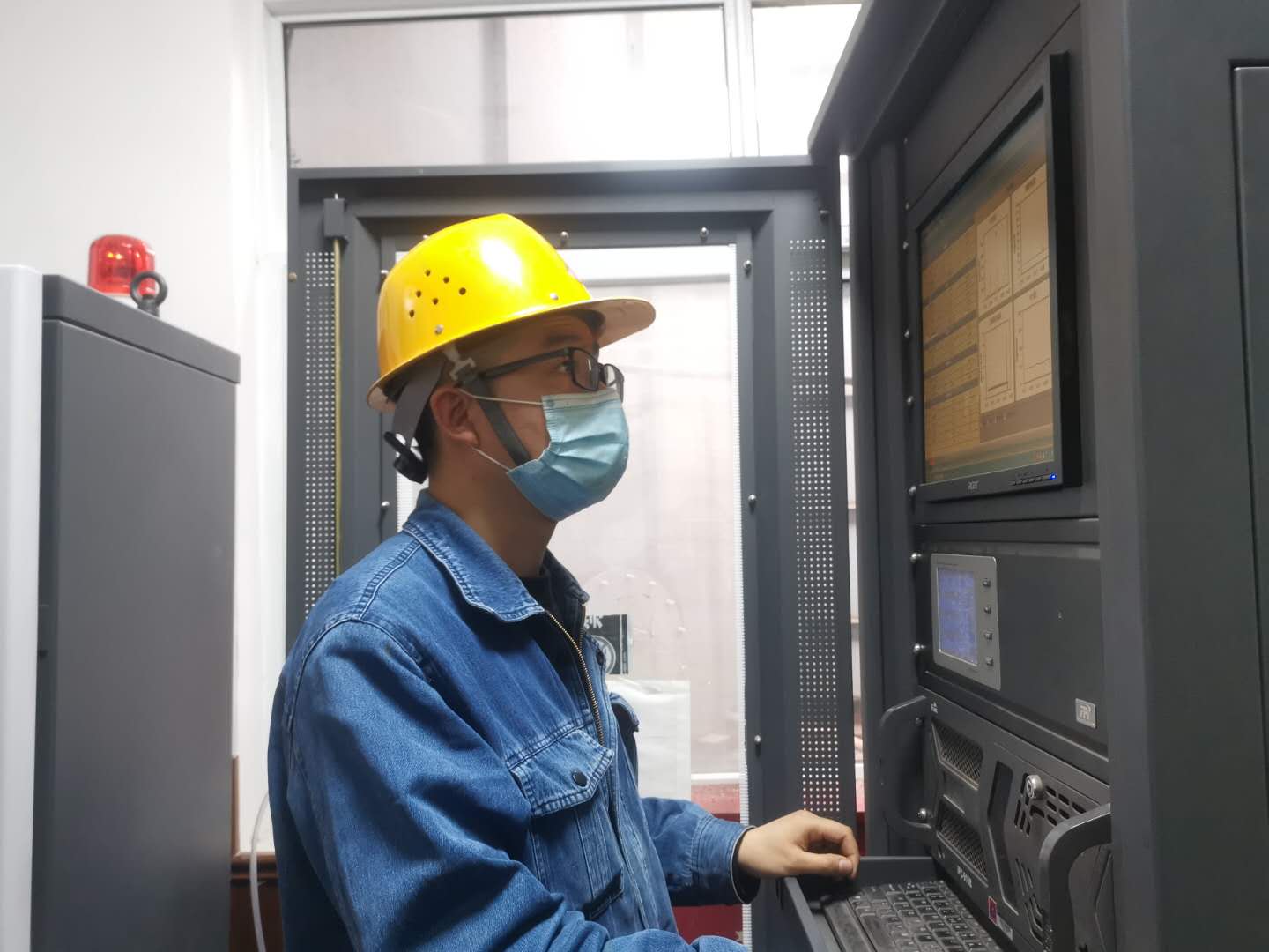 他,“輕裝”上陣“挑大梁” 他,“輕裝”上陣“挑大梁”