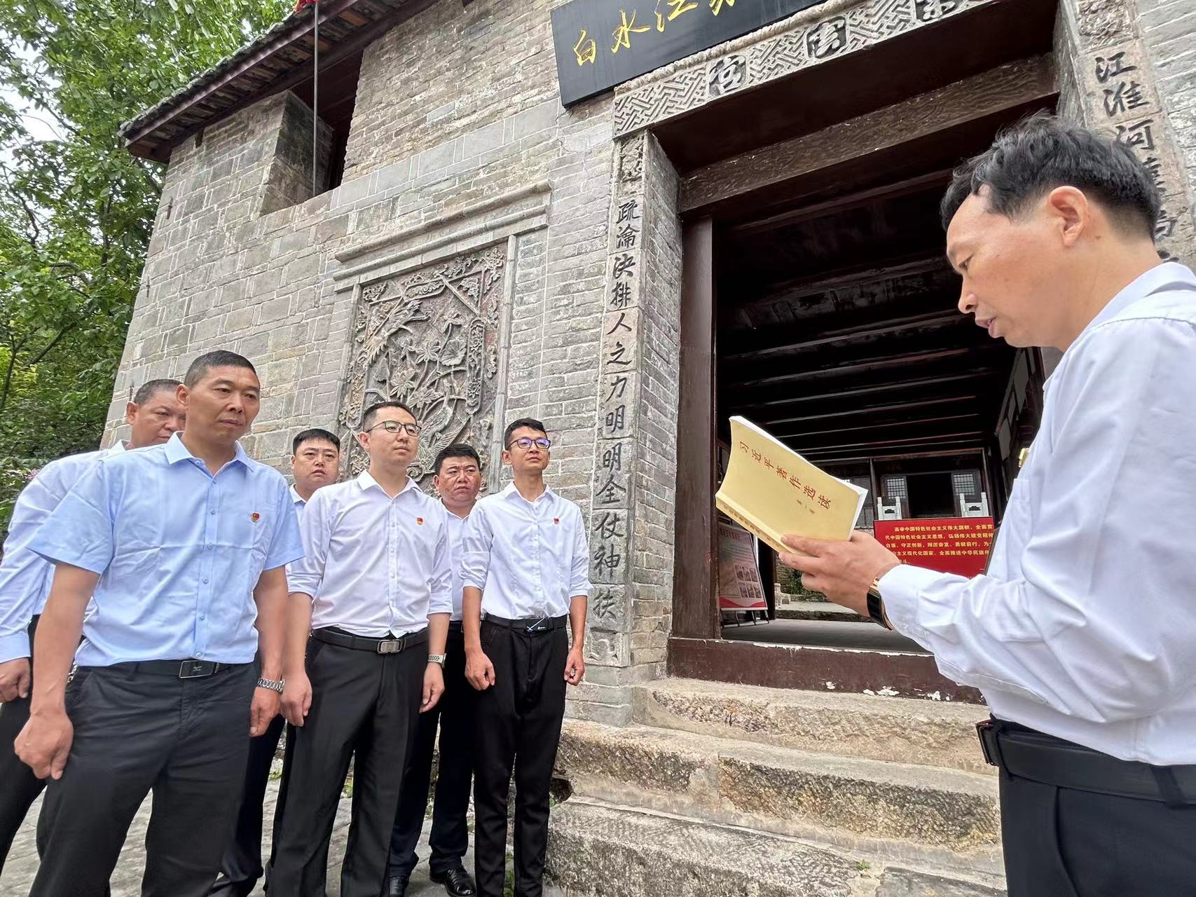 堅持黨建引領(lǐng) 賦能發(fā)展動力 堅持黨建引領(lǐng) 賦能發(fā)展動力