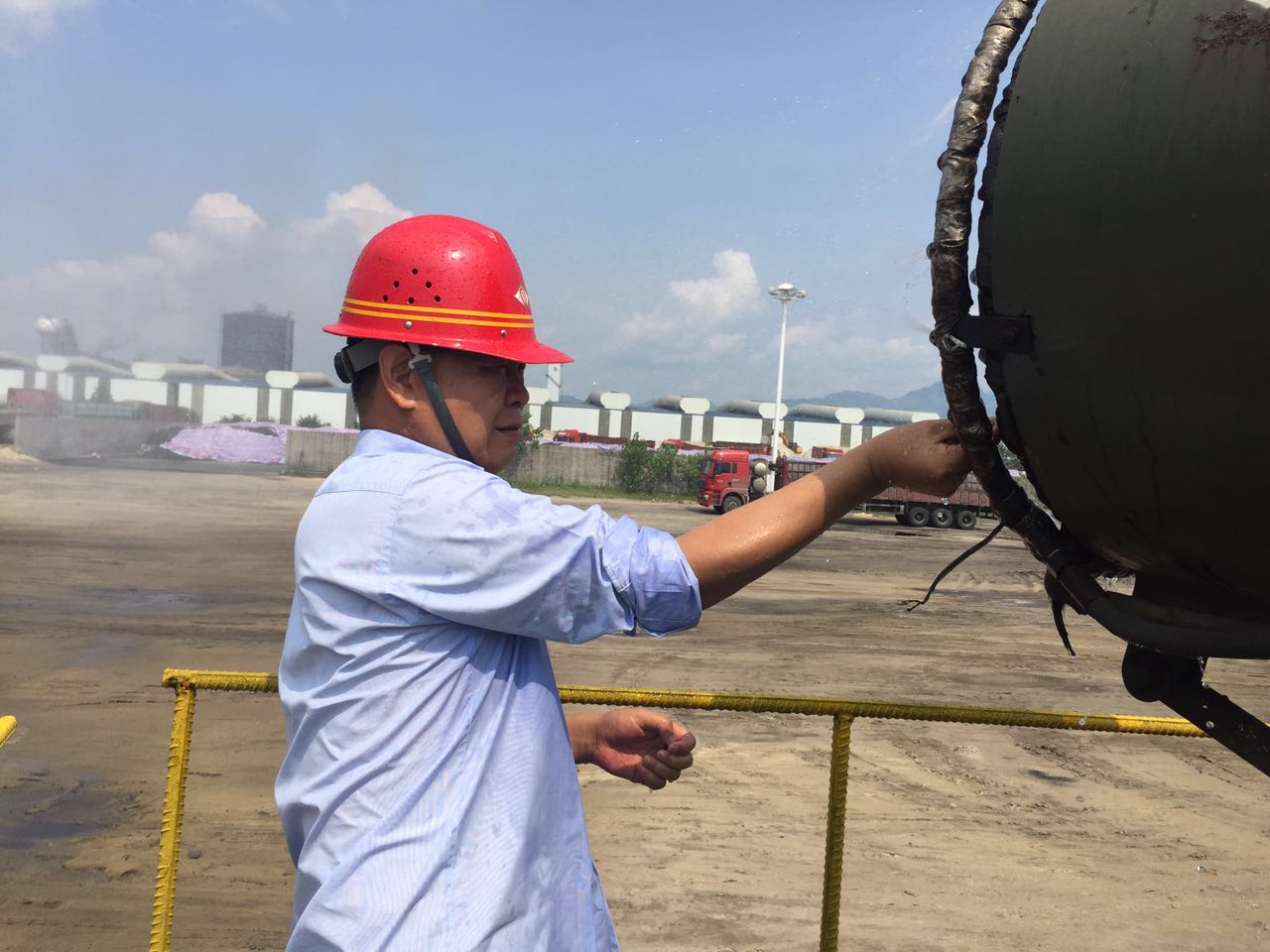 黨員做先鋒,全力擰緊 “安全閥” 黨員做先鋒,全力擰緊 “安全閥”