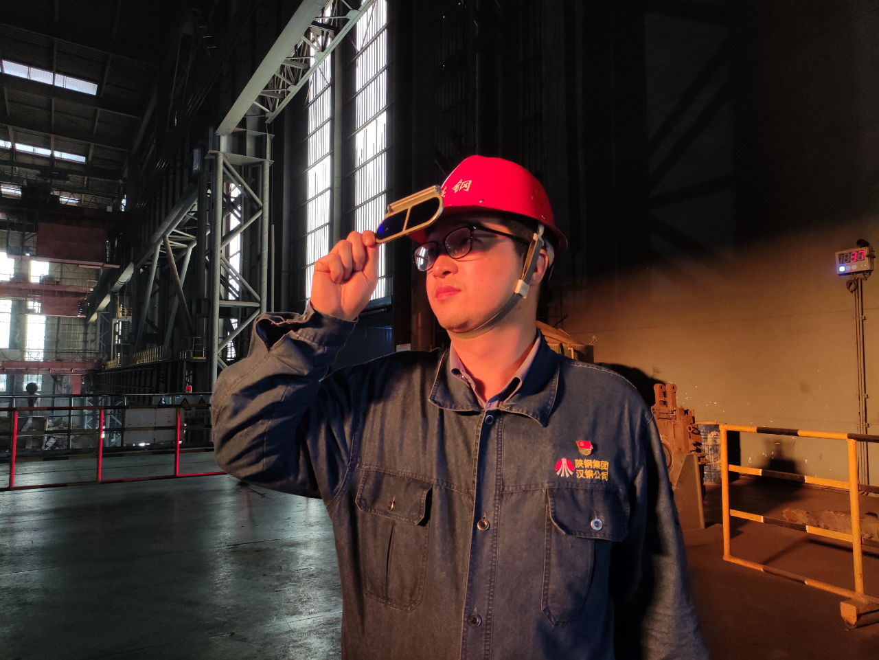 煉鋼一線,看他逐夢飛翔 煉鋼一線,看他逐夢飛翔