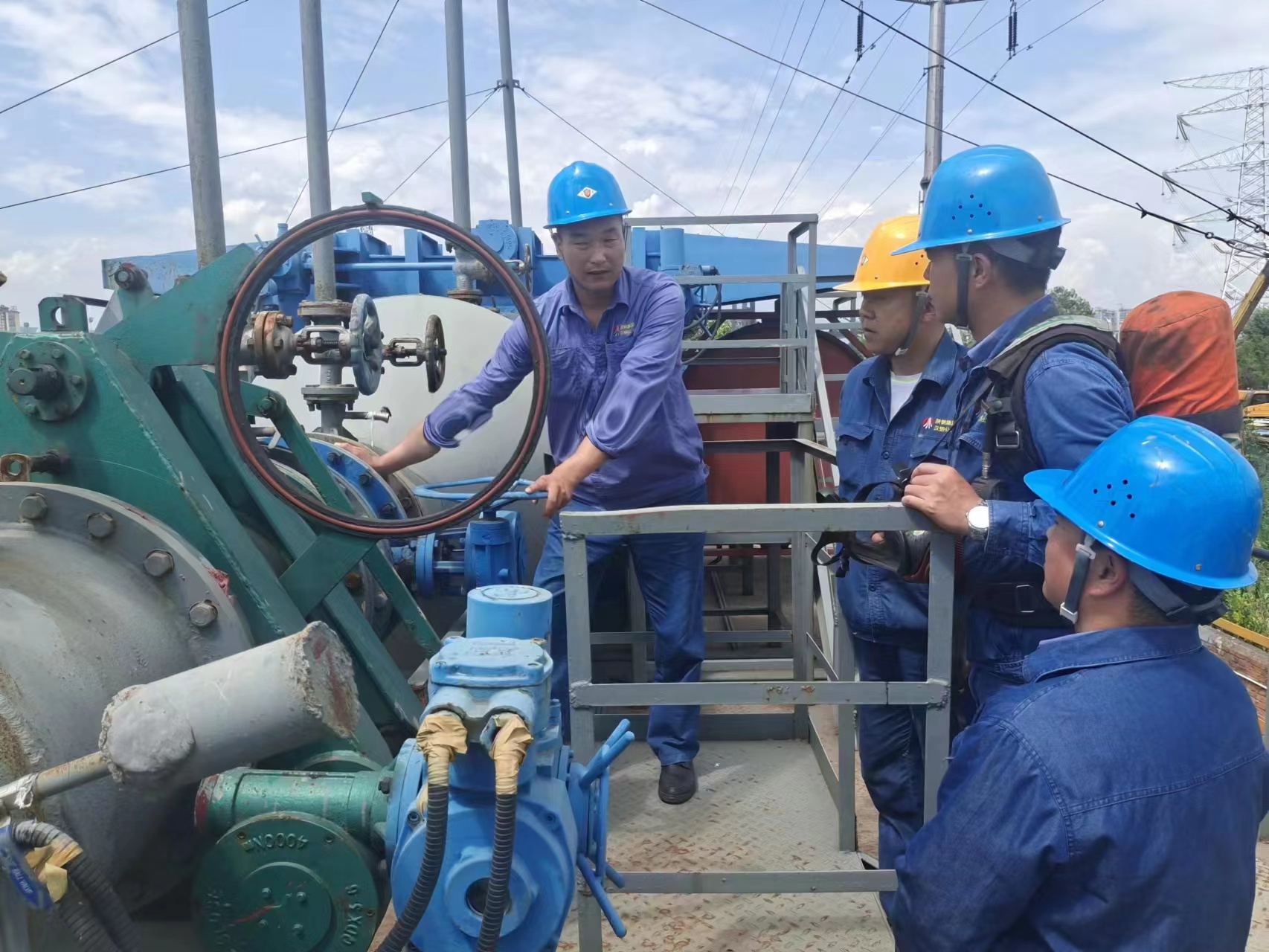 �����У������� �ƄӰlչ�c�˲š��p�򱼸���