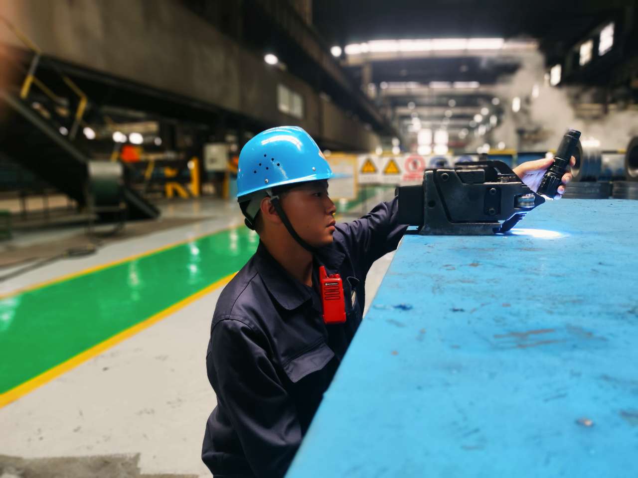 他用堅守與勤懇來詮釋鋼鐵雄心——記第九屆“陜鋼杯”軋鋼工技術狀元馬敏 他用堅守與勤懇來詮釋鋼鐵雄心——記第九屆“陜鋼杯”軋鋼工技術狀元馬敏