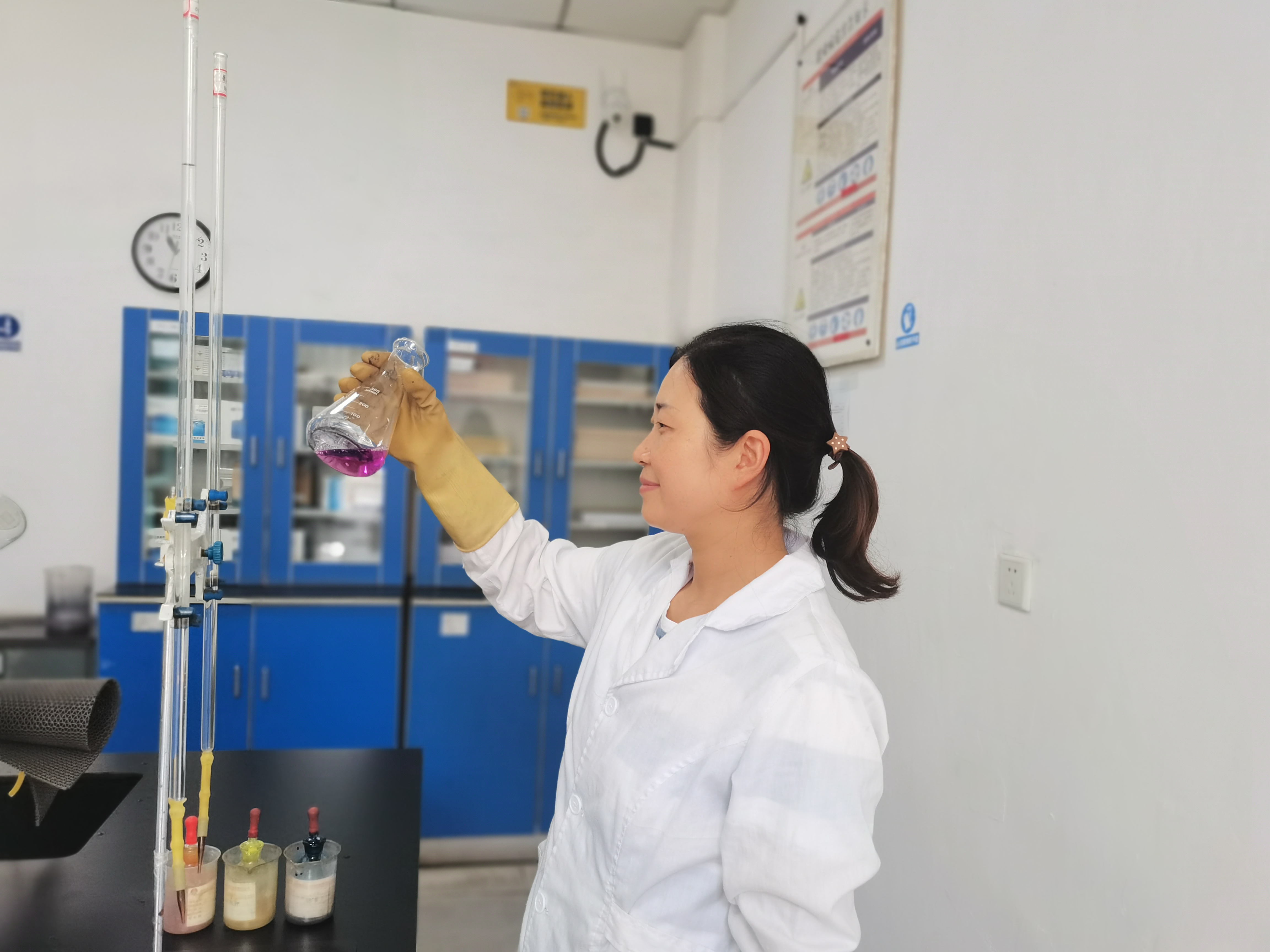 最美“紅姐”,讓芳華在方寸之地綻放 最美“紅姐”,讓芳華在方寸之地綻放