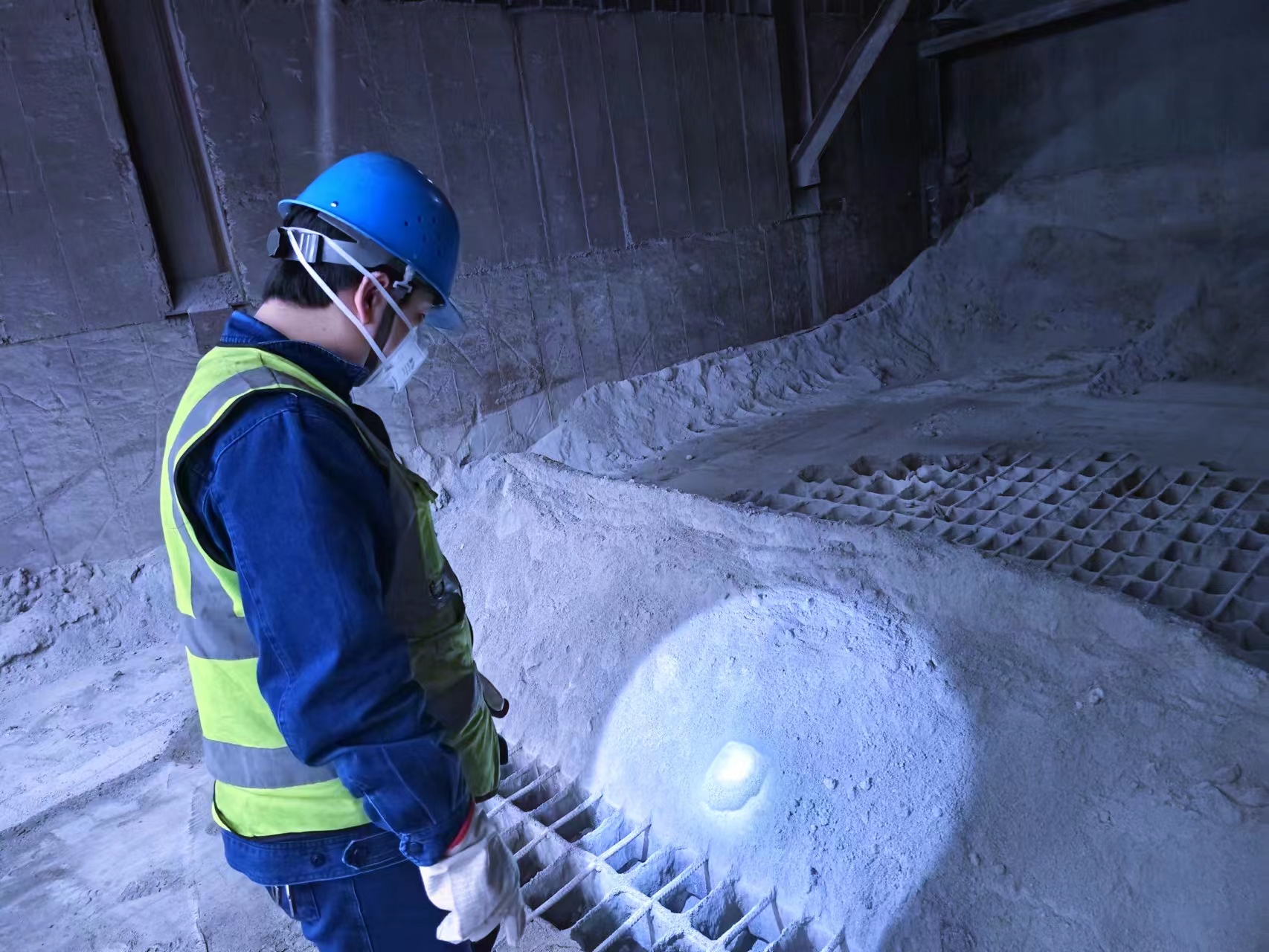 �������b������· ���n�F����ɫ