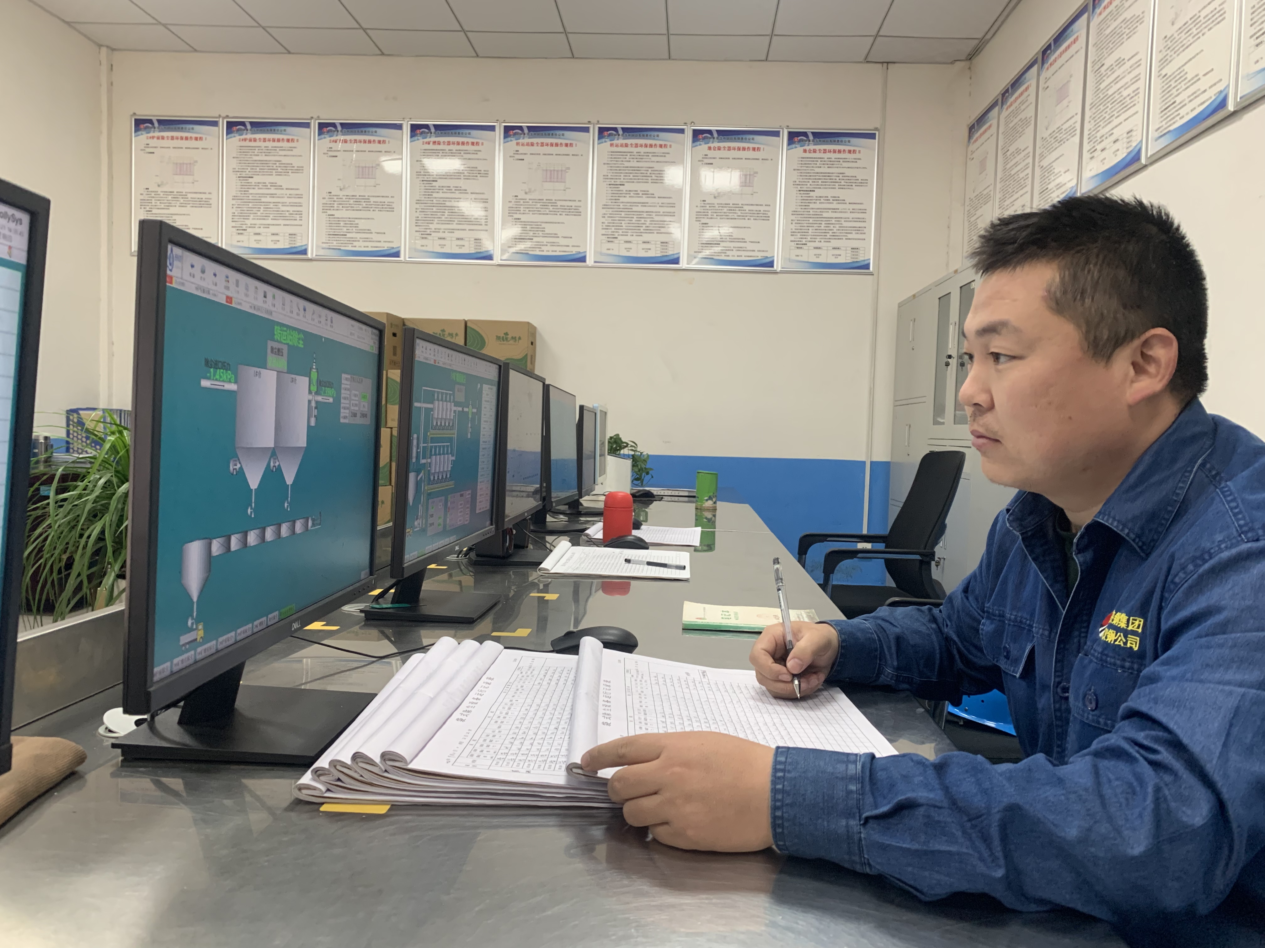 秋意漸濃,他們用行動齊繪奮進圖 秋意漸濃,他們用行動齊繪奮進圖