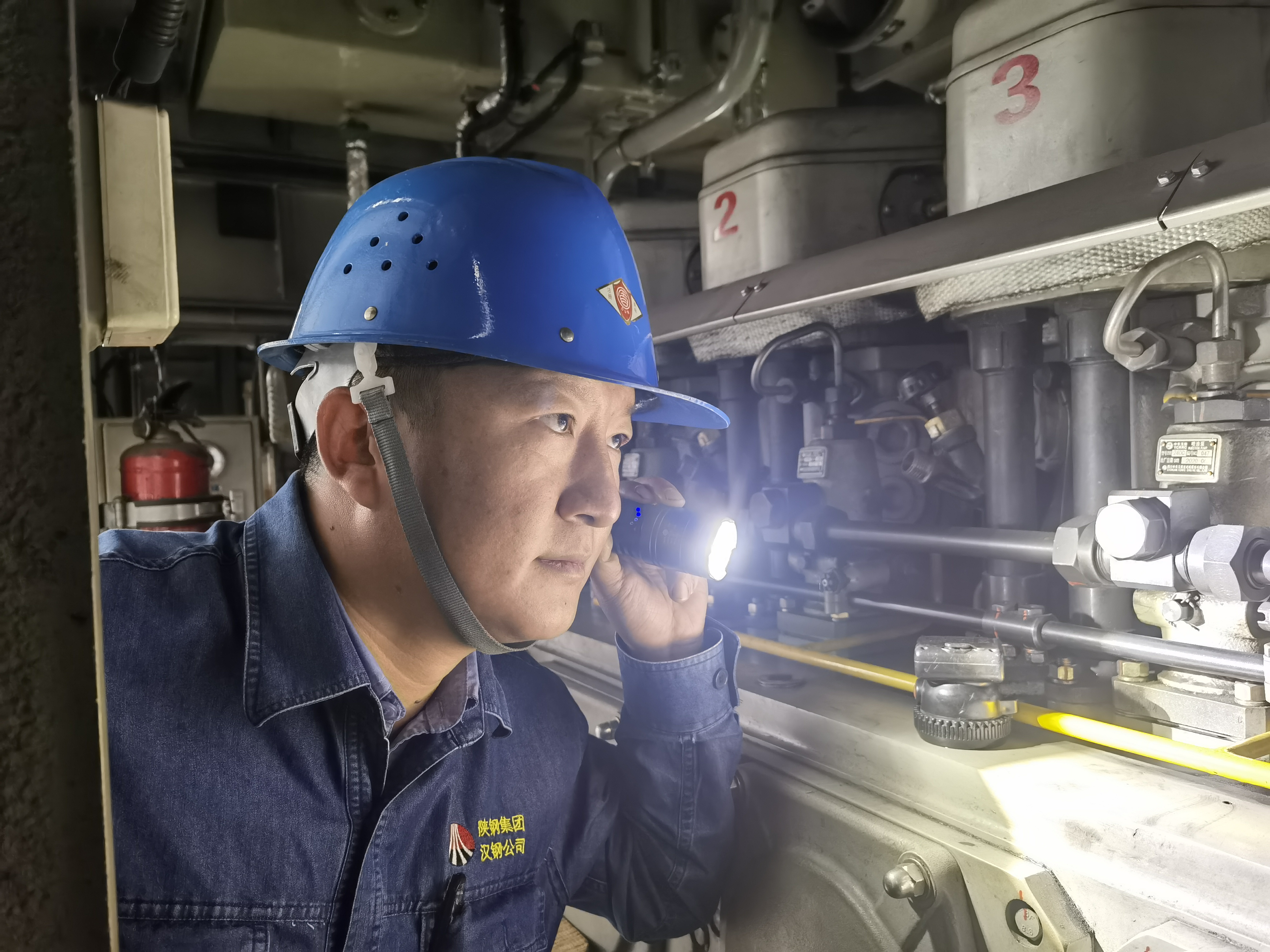 節日里,他們用堅守和專注譜寫勞動者之歌 節日里,他們用堅守和專注譜寫勞動者之歌