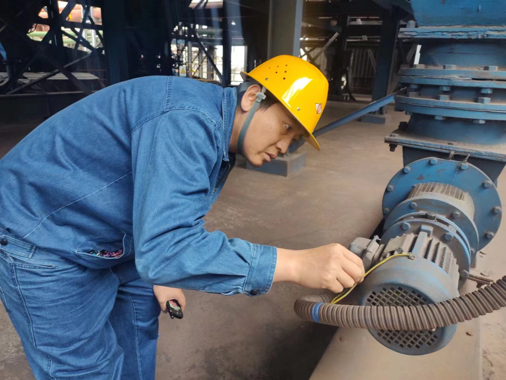 ��(d��ng)���W(w��ng)�j(lu��)���~��ײ�ϟ��Y(ji��)��