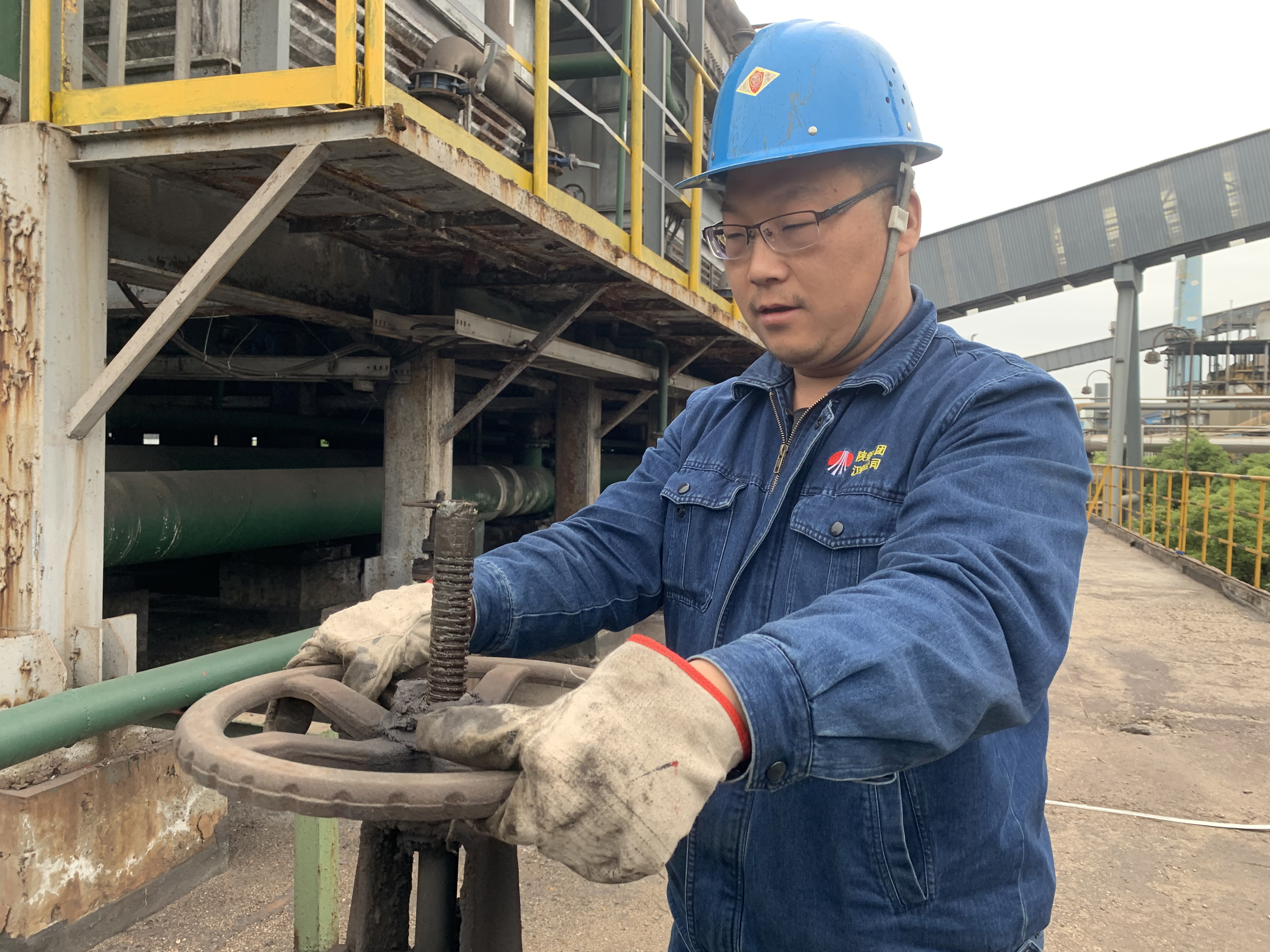 看,生產一線的“青年聯盟” 看,生產一線的“青年聯盟”