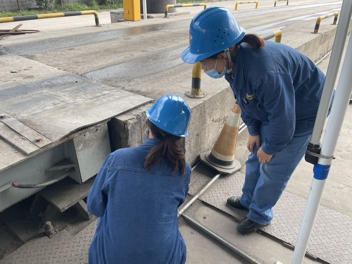 ��ʩ���ߣ�׌��M�������С��ϡ���