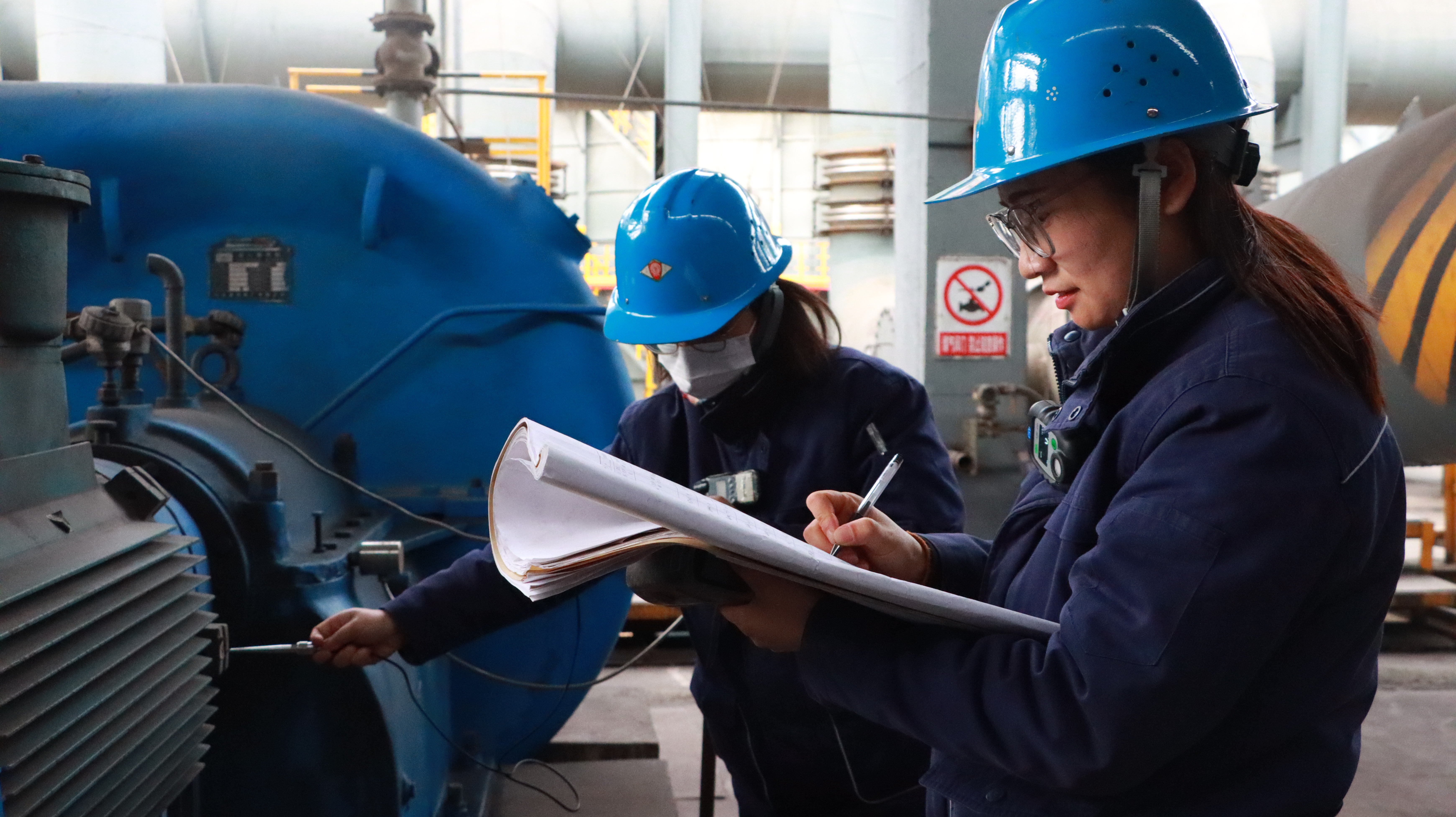 “冷”風中的“暖”身影 ---寒潮下的鋼城一線見聞 “冷”風中的“暖”身影 ---寒潮下的鋼城一線見聞