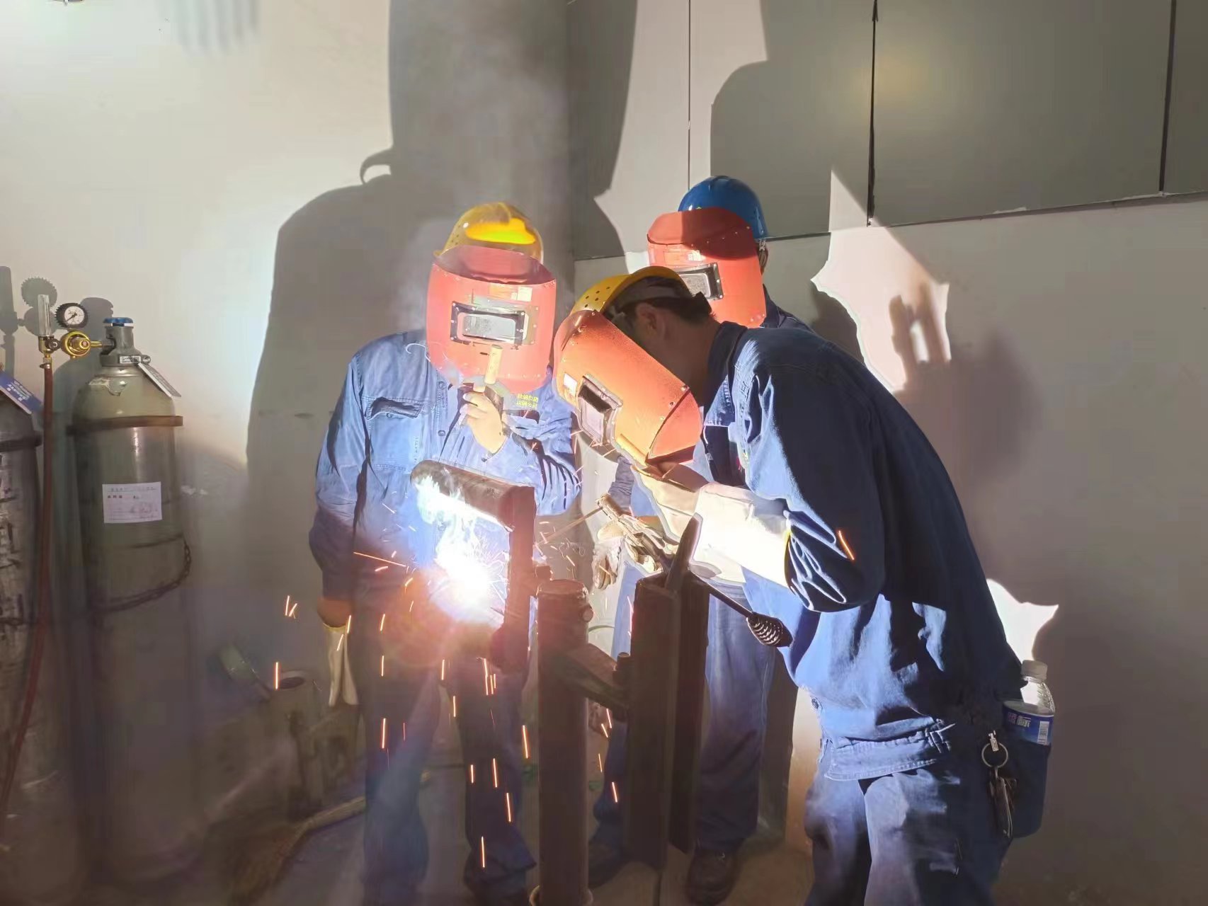 ���R�� ��ǰ�� �����F�๤���¸��