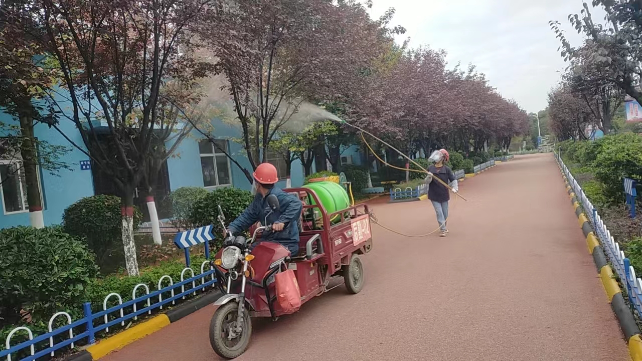 打響秋冬季綠化苗木養護組合拳,助力鋼城新發展 打響秋冬季綠化苗木養護組合拳,助力鋼城新發展