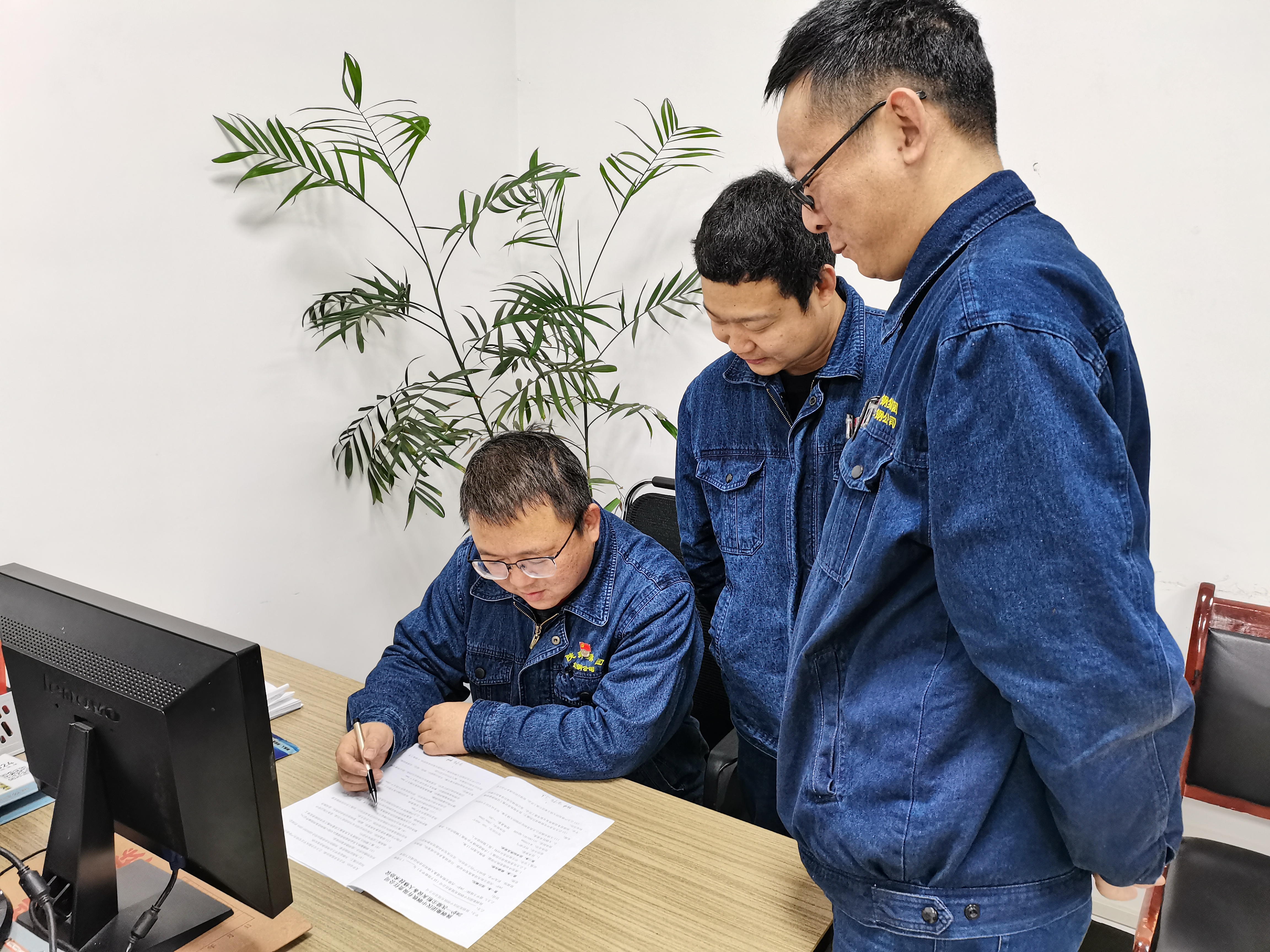 �������á��˲Ŵ��}���҂��@�ӽ�����