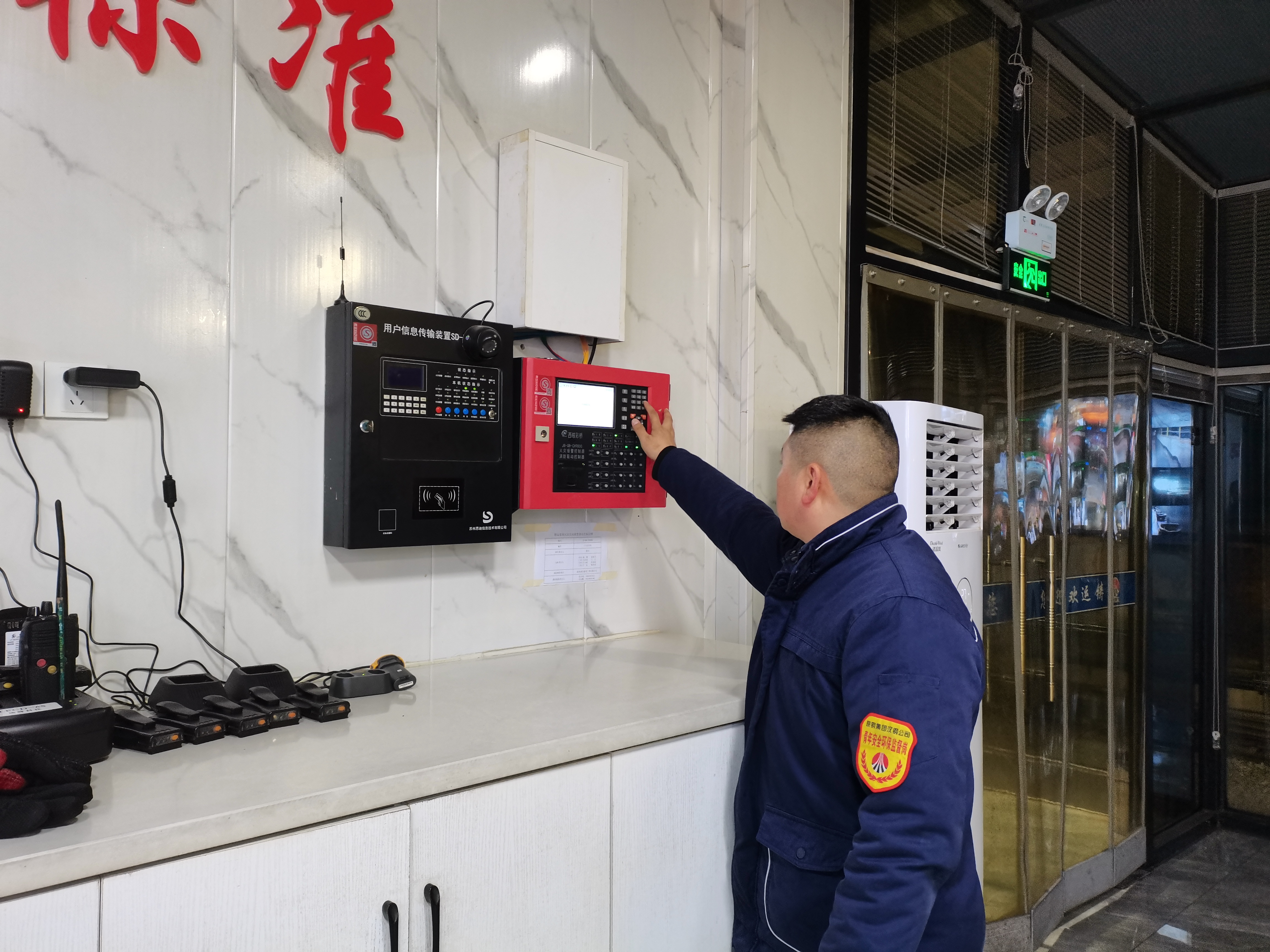 鋼城里的“黑與紅” 鋼城里的“黑與紅”