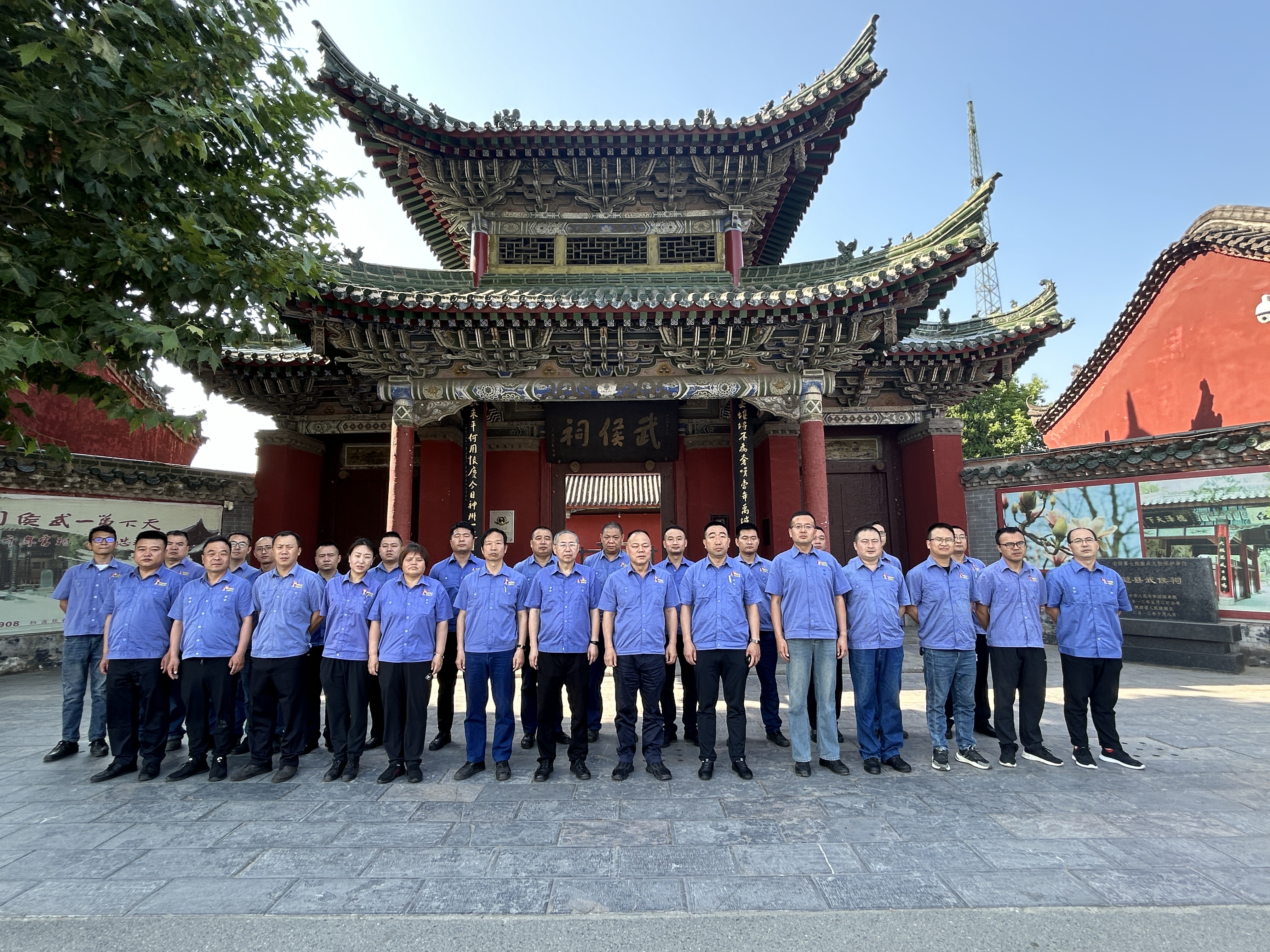 ���������_չ��ɫ���}�h�ջ�ӣ����M��h������T���Ļ�����չ�d