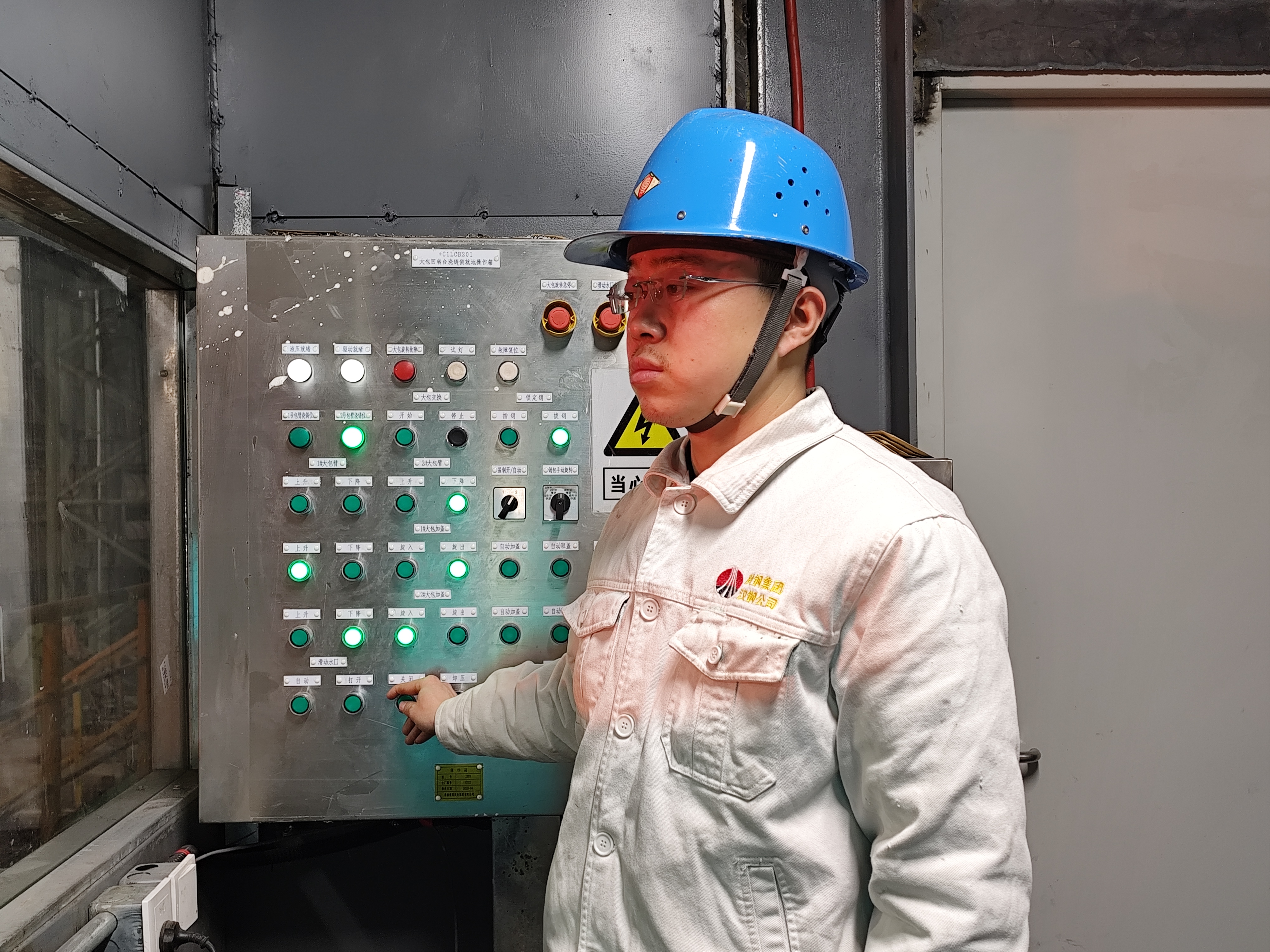 �ĸ����}���������潵�����M�־���