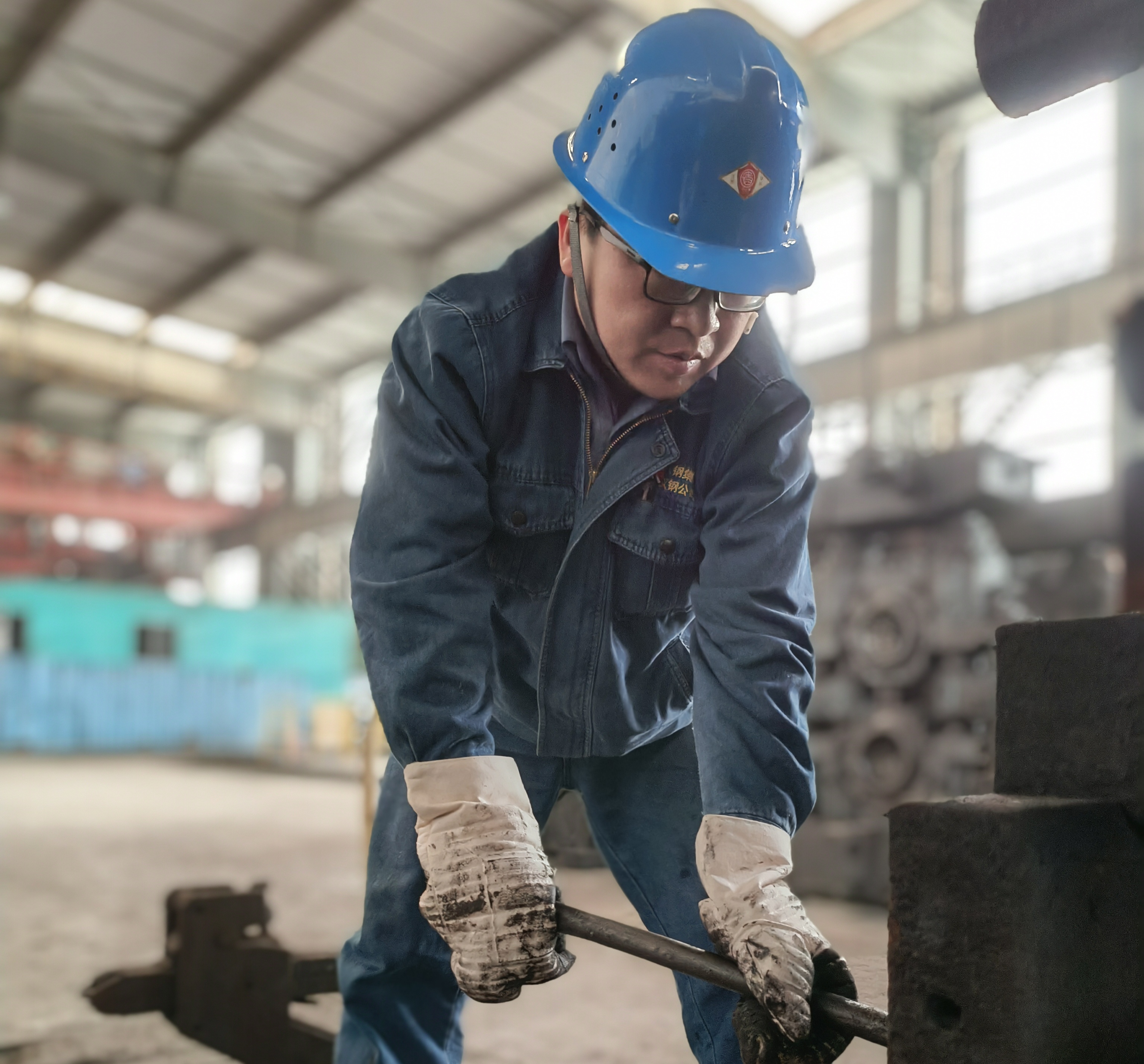 林亞龍:玩轉軋機的“牛人” 林亞龍:玩轉軋機的“牛人”