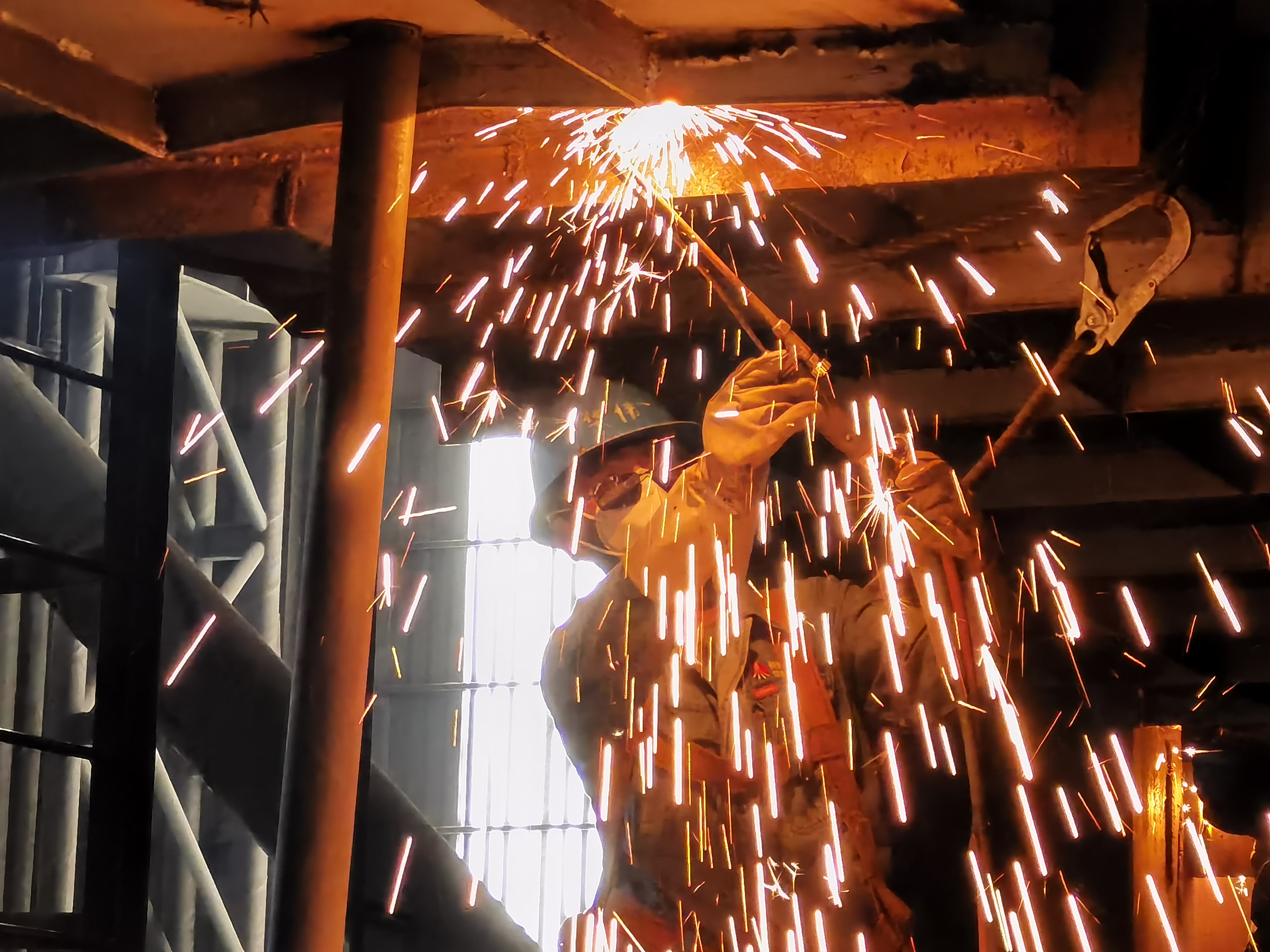 看!檢修一線的“最美身影” 看!檢修一線的“最美身影”