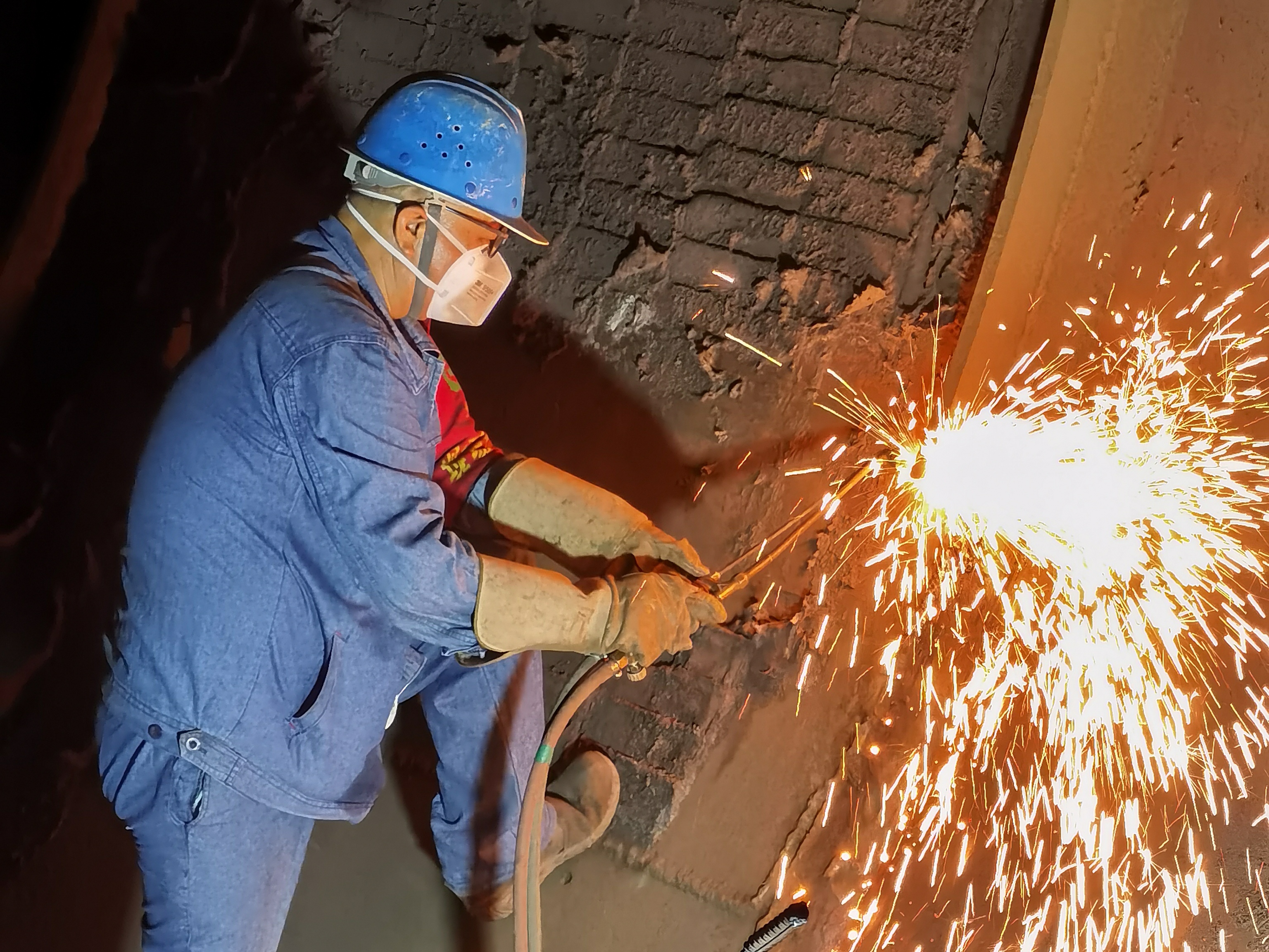 看!檢修一線的“最美身影” 看!檢修一線的“最美身影”