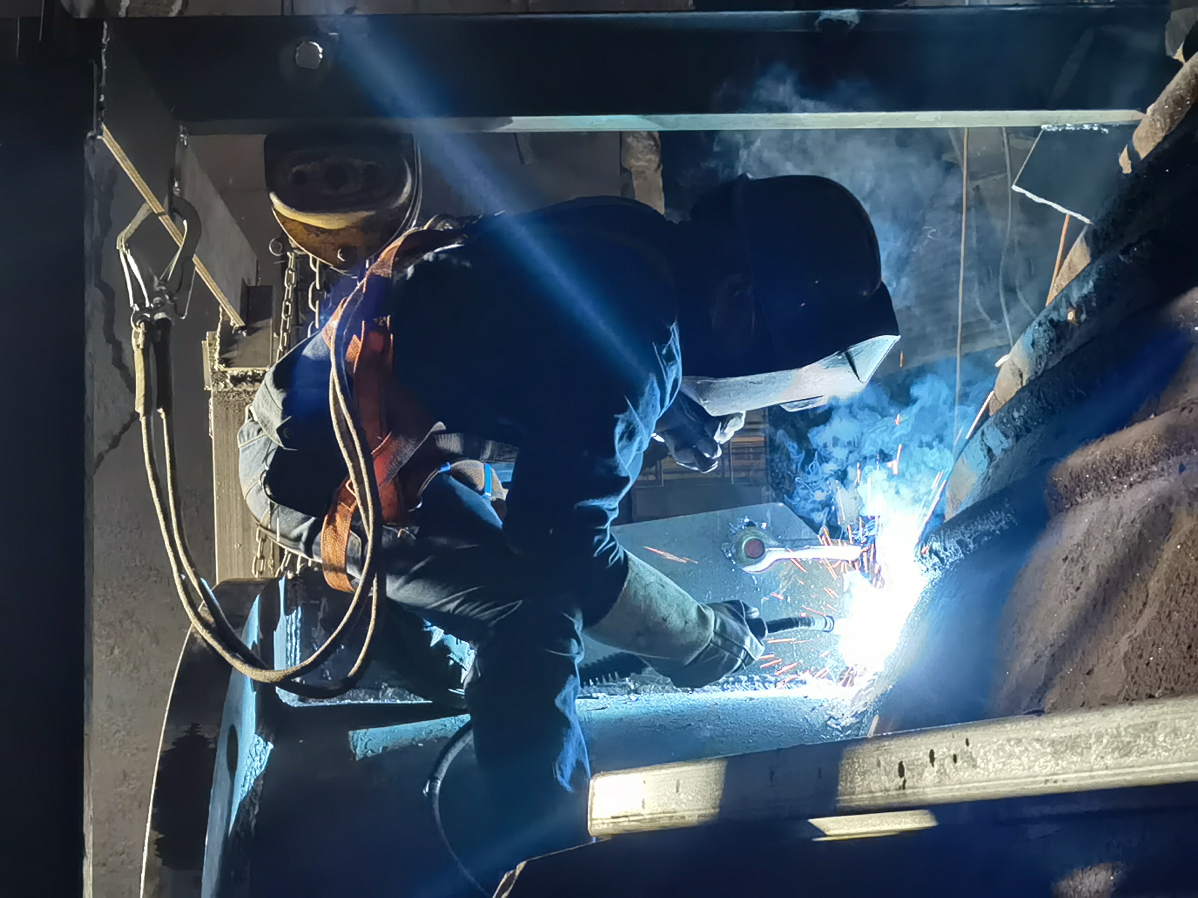 看!檢修一線的“最美身影” 看!檢修一線的“最美身影”