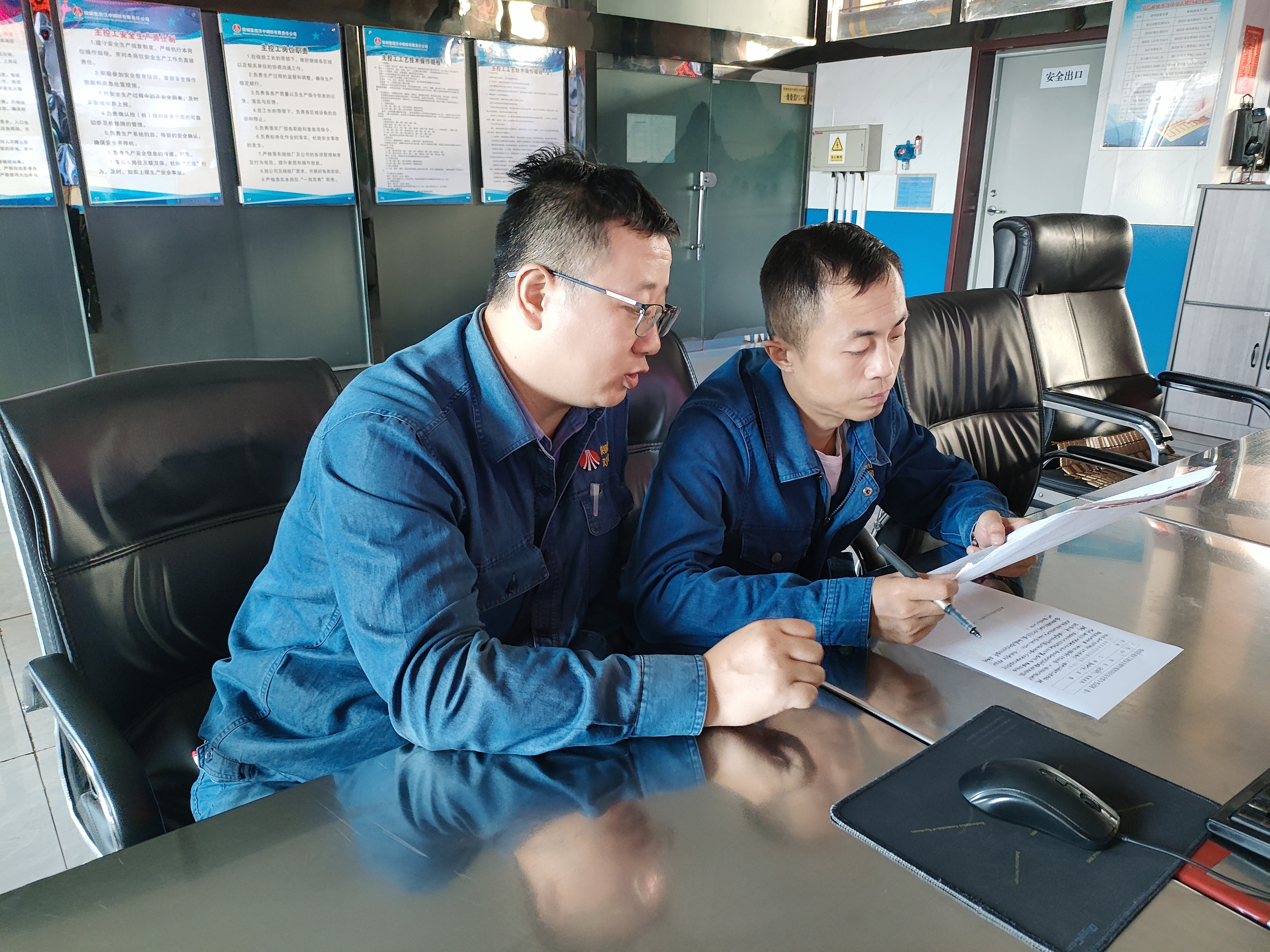 �������n���x�����|���a��